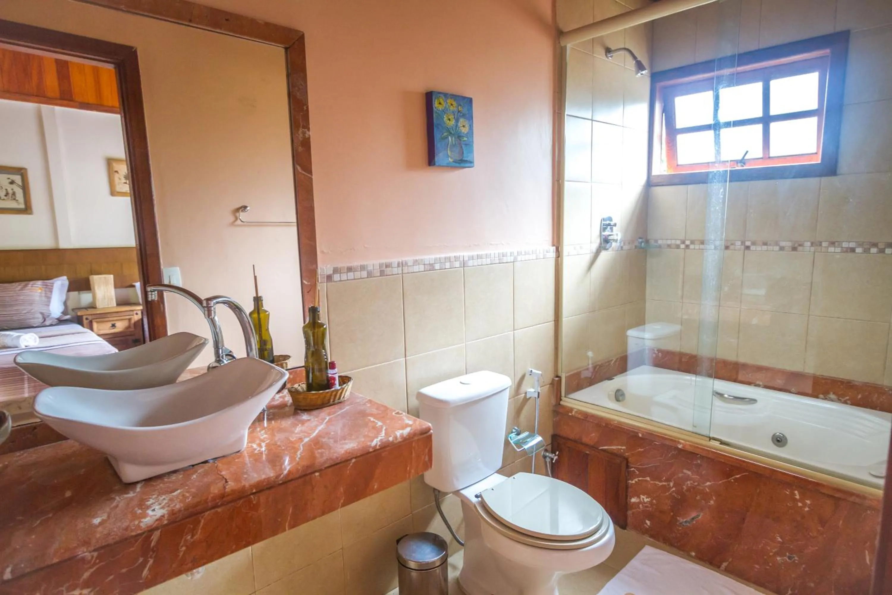 Shower in POUSADA APOEMA PETRÓPOLIS-Rj