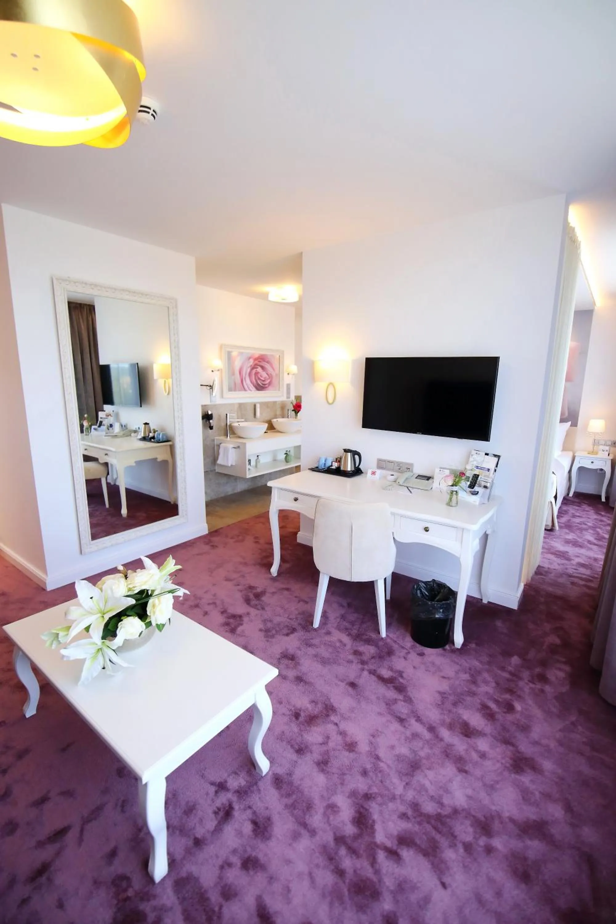 TV and multimedia in rugs Hotel am Schlosspark Lichtenwalde