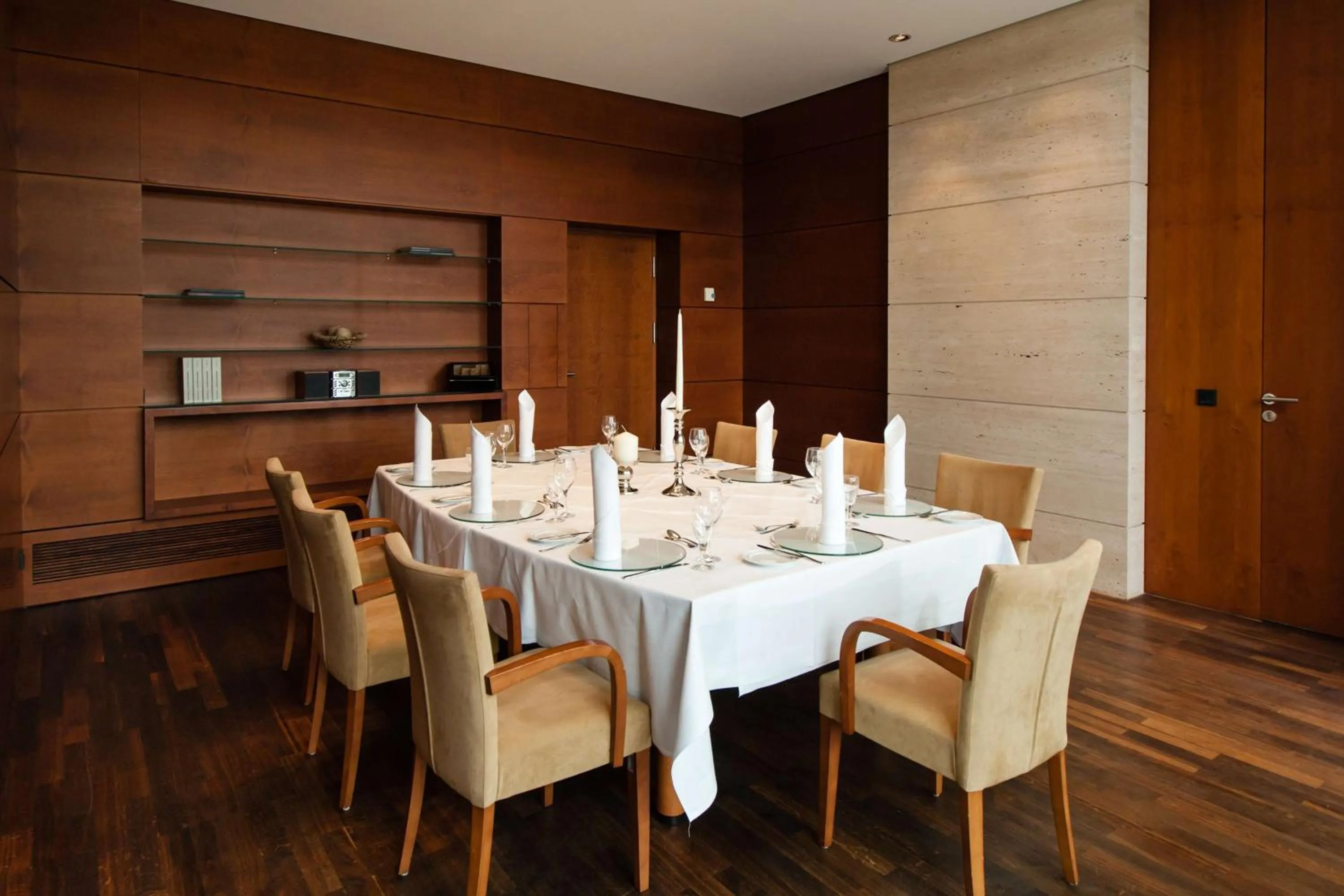 Restaurant/places to eat in rugs Hotel am Schlosspark Lichtenwalde