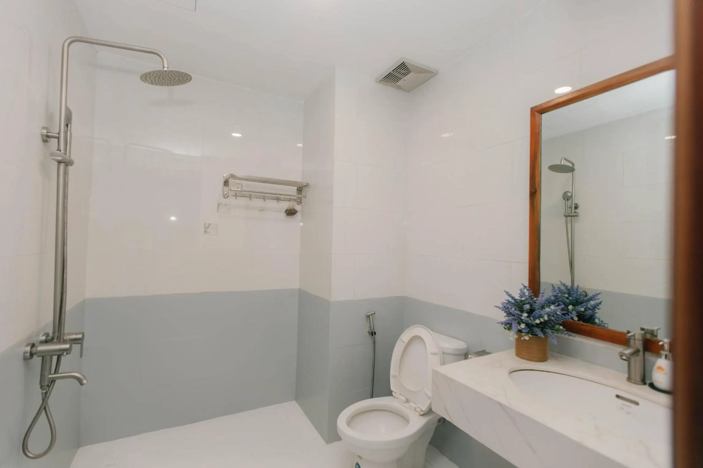 Shower in Cali Hotel Quy Nhơn