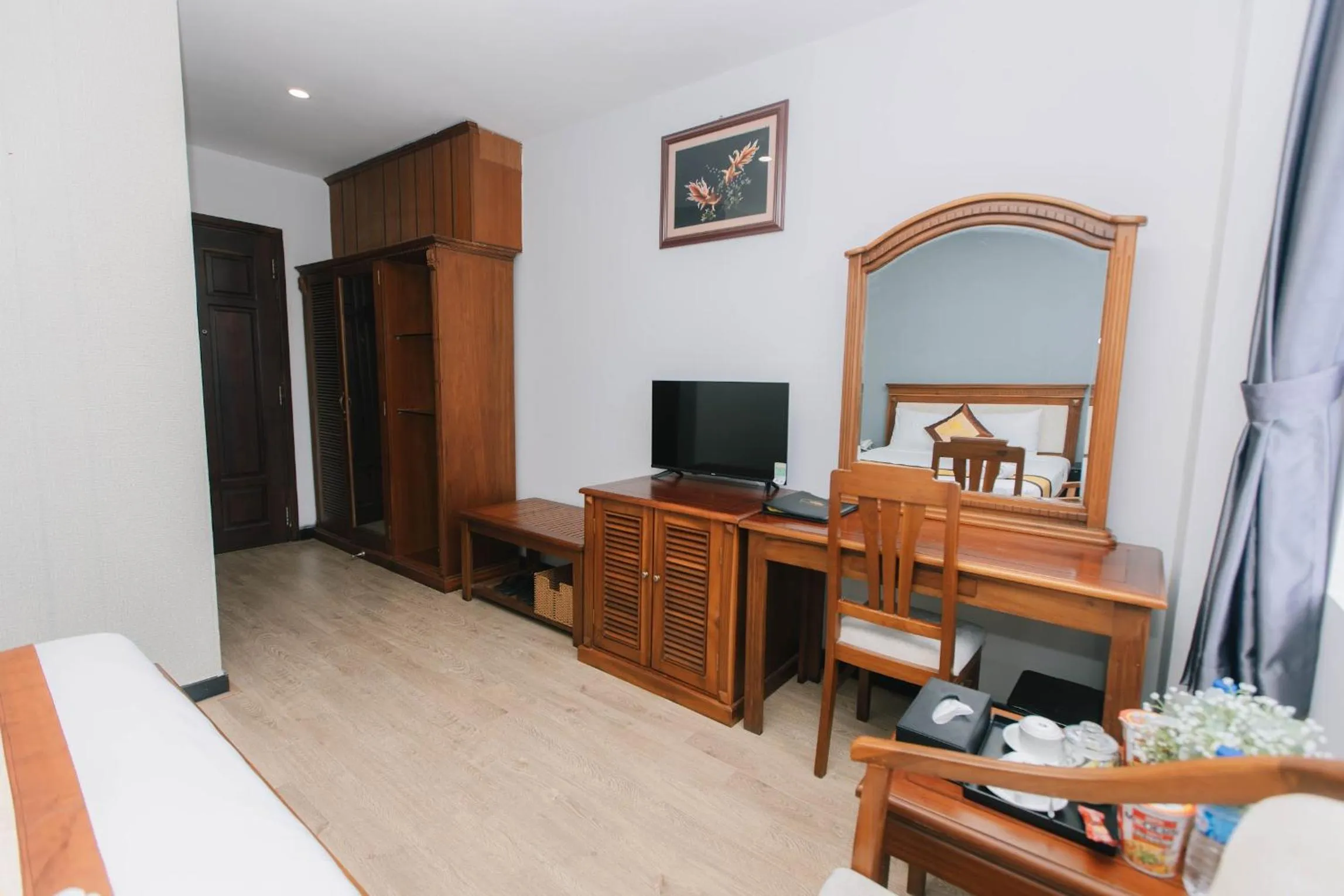 wardrobe, Bed in Cali Hotel Quy Nhơn