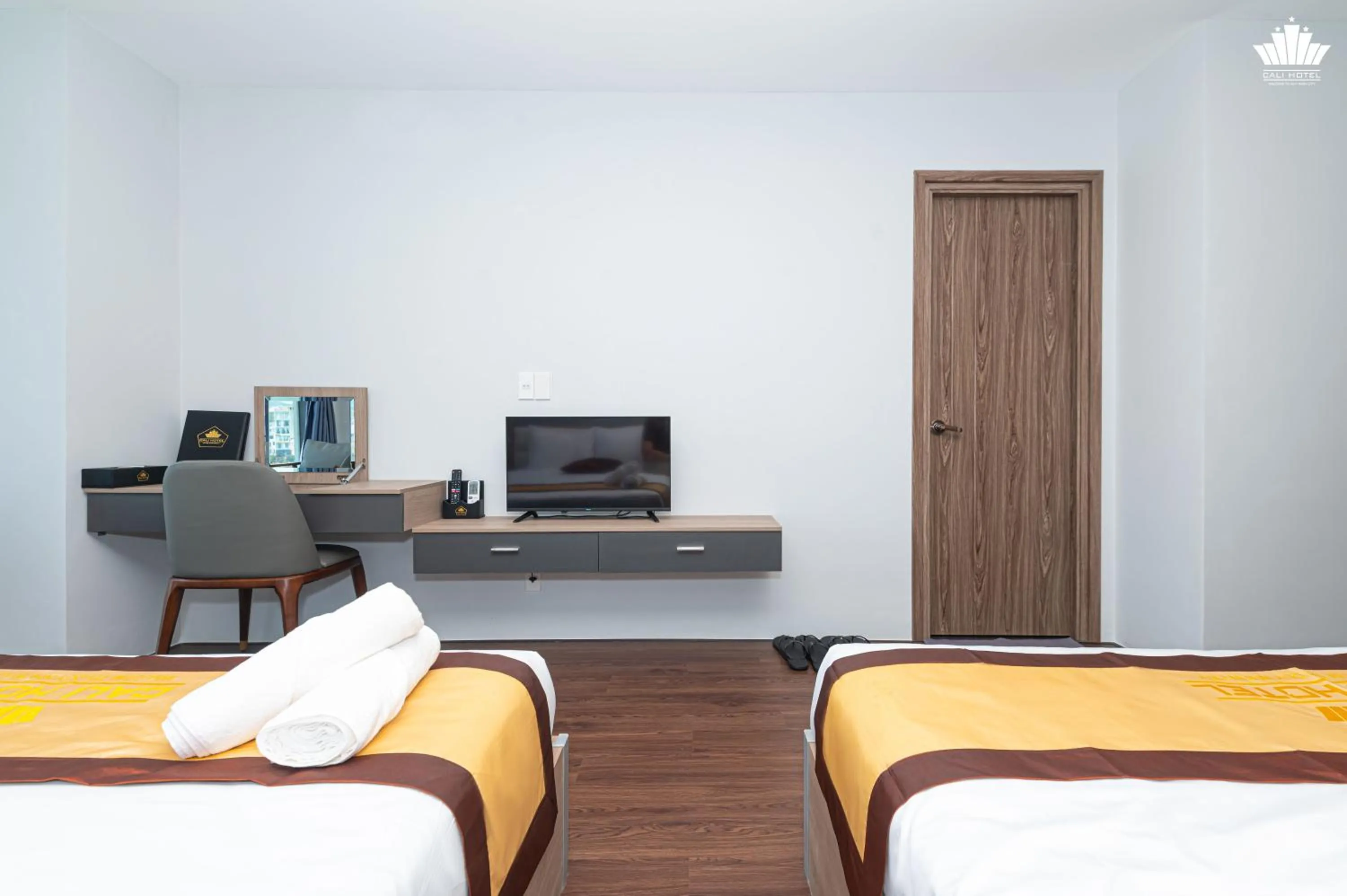 Communal lounge/ TV room, Bed in Cali Hotel Quy Nhơn