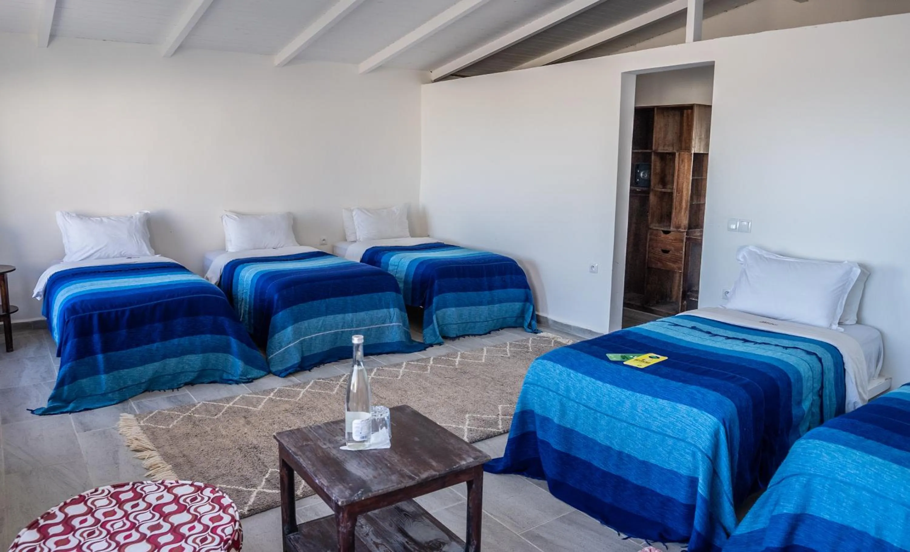 Photo of the whole room, Bed in Dakhla Attitude