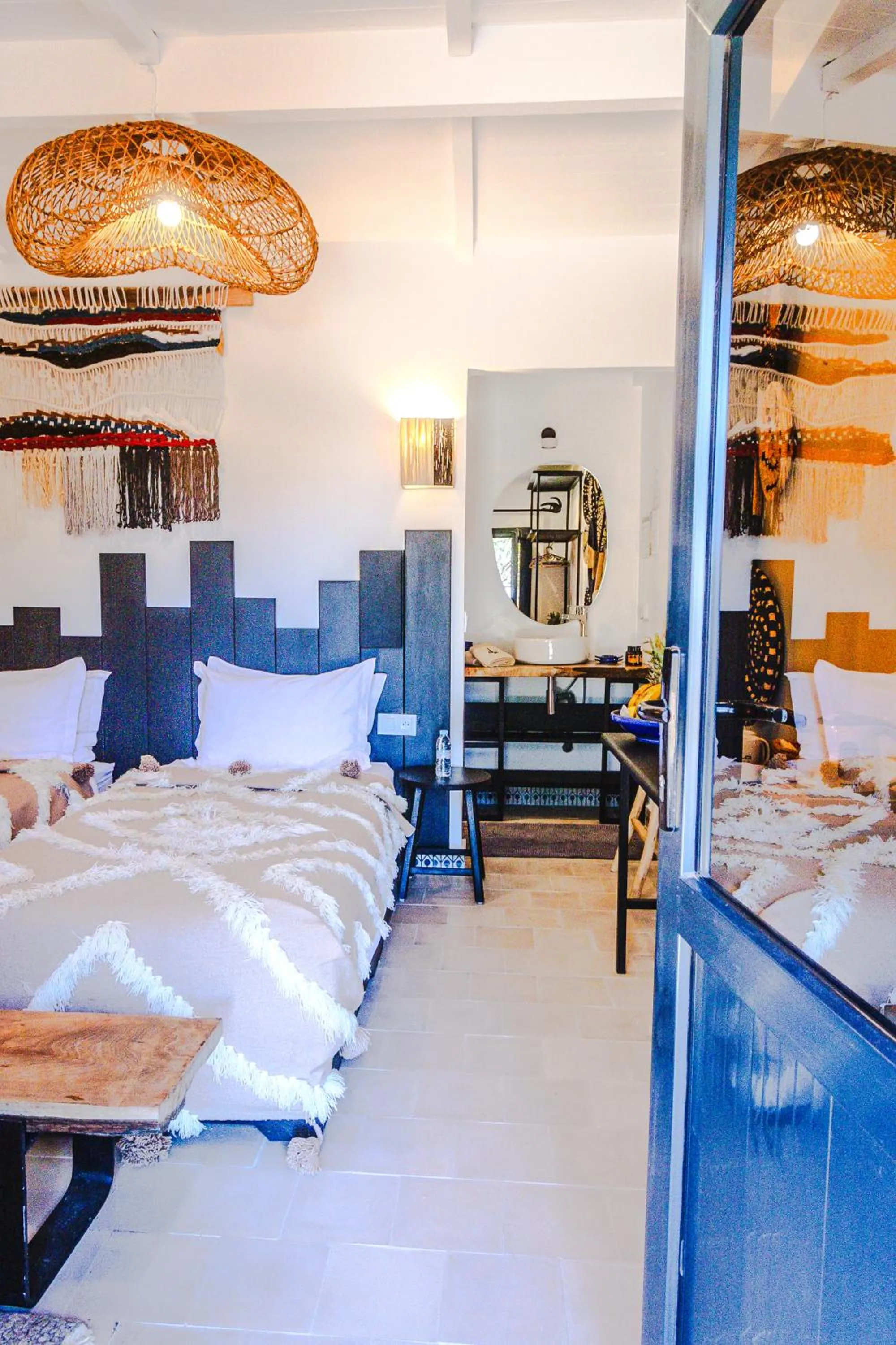 Photo of the whole room, Bed in Dakhla Attitude