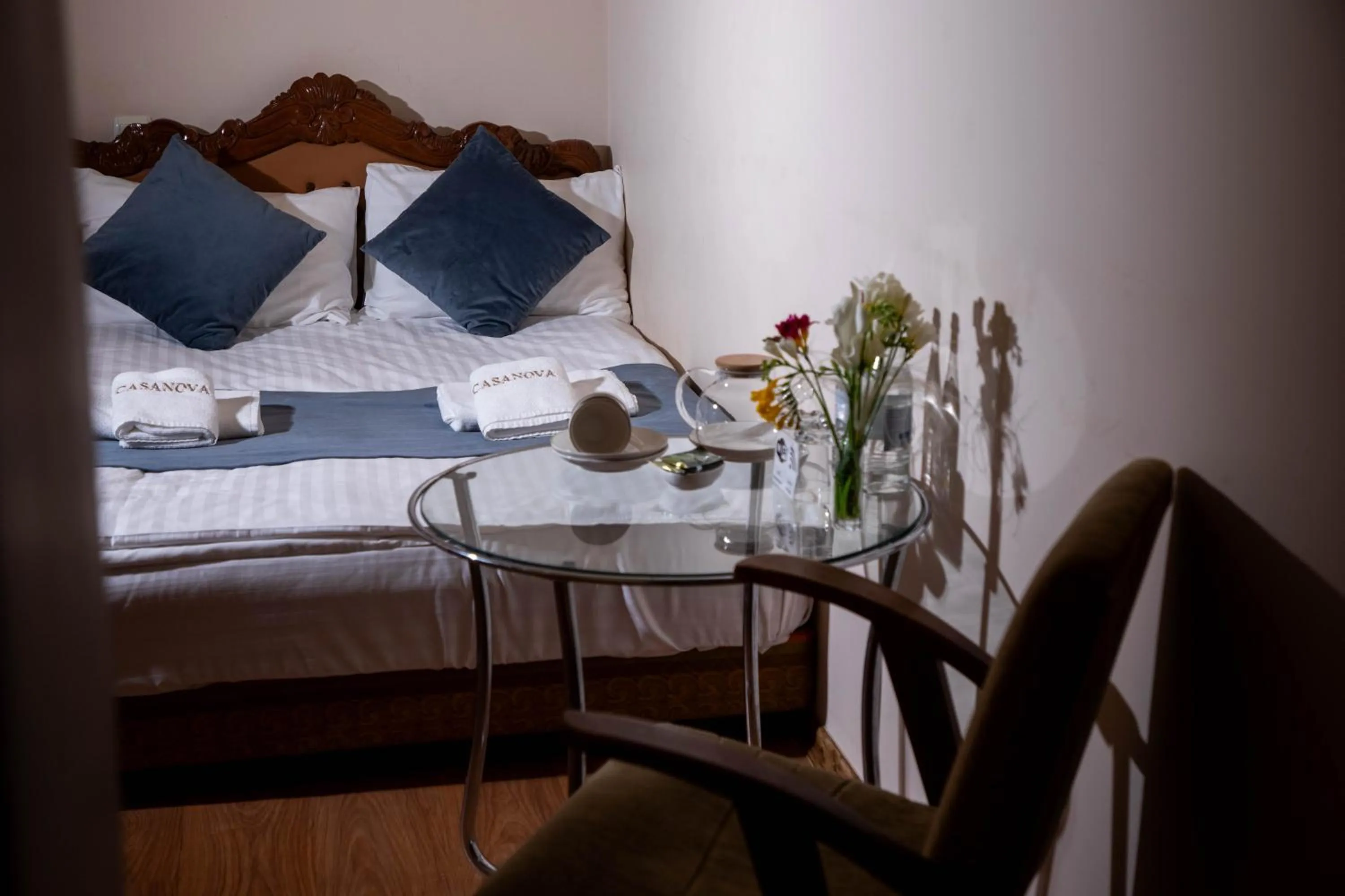 Coffee/tea facilities, Bed in Casanova Inn - Boutique Hotel