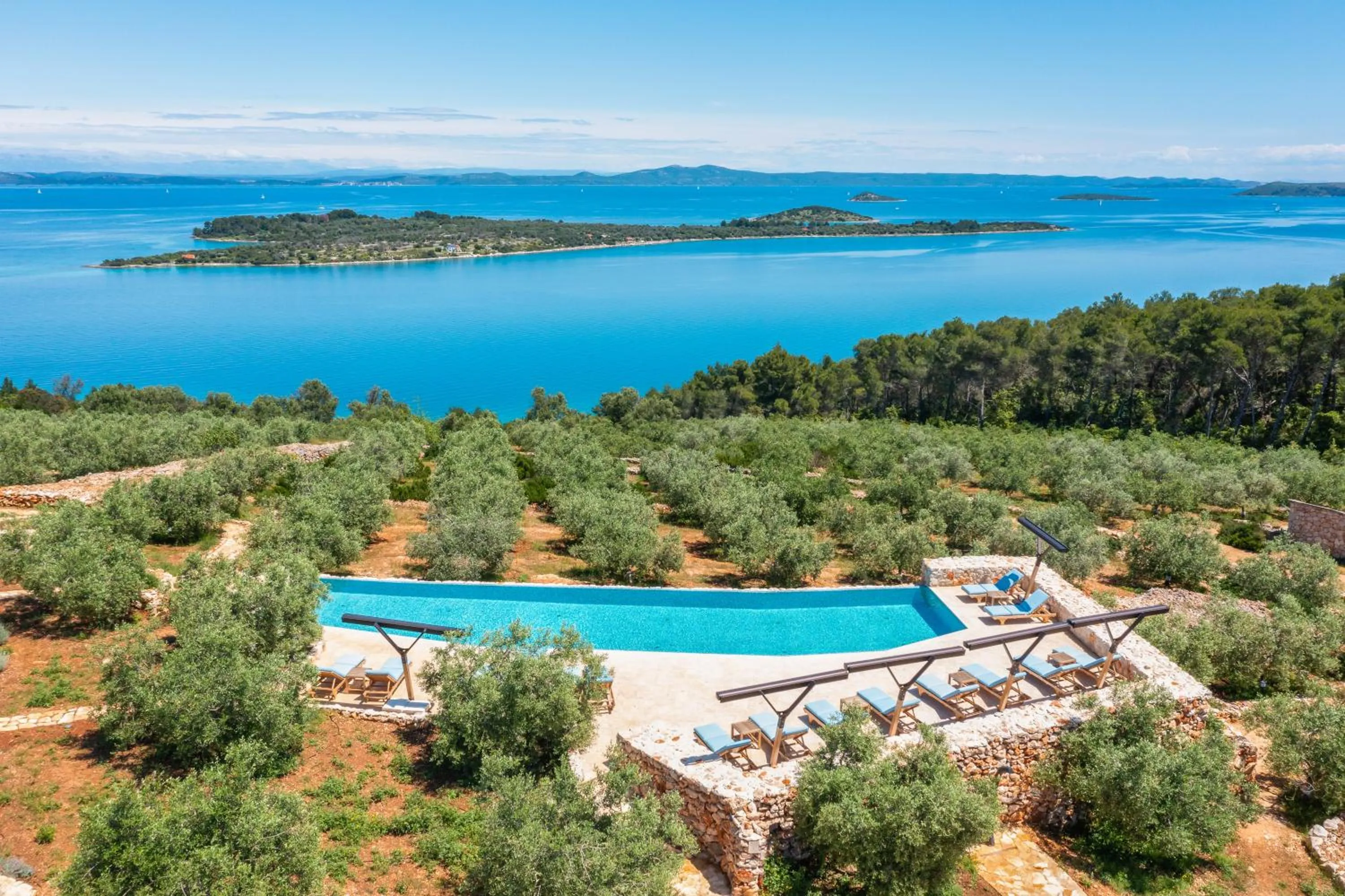 Swimming pool in Villa Nai 3.3