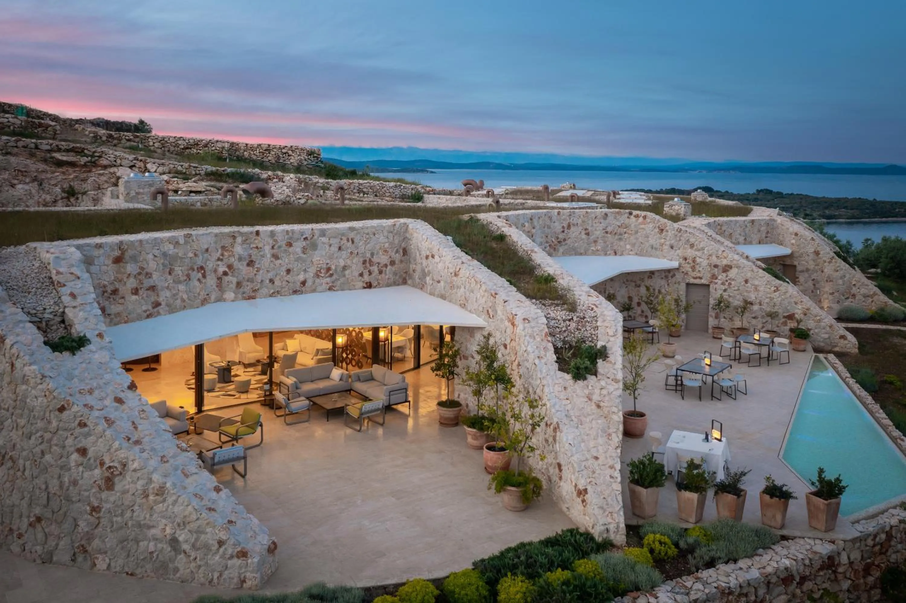 Restaurant/places to eat in Villa Nai 3.3