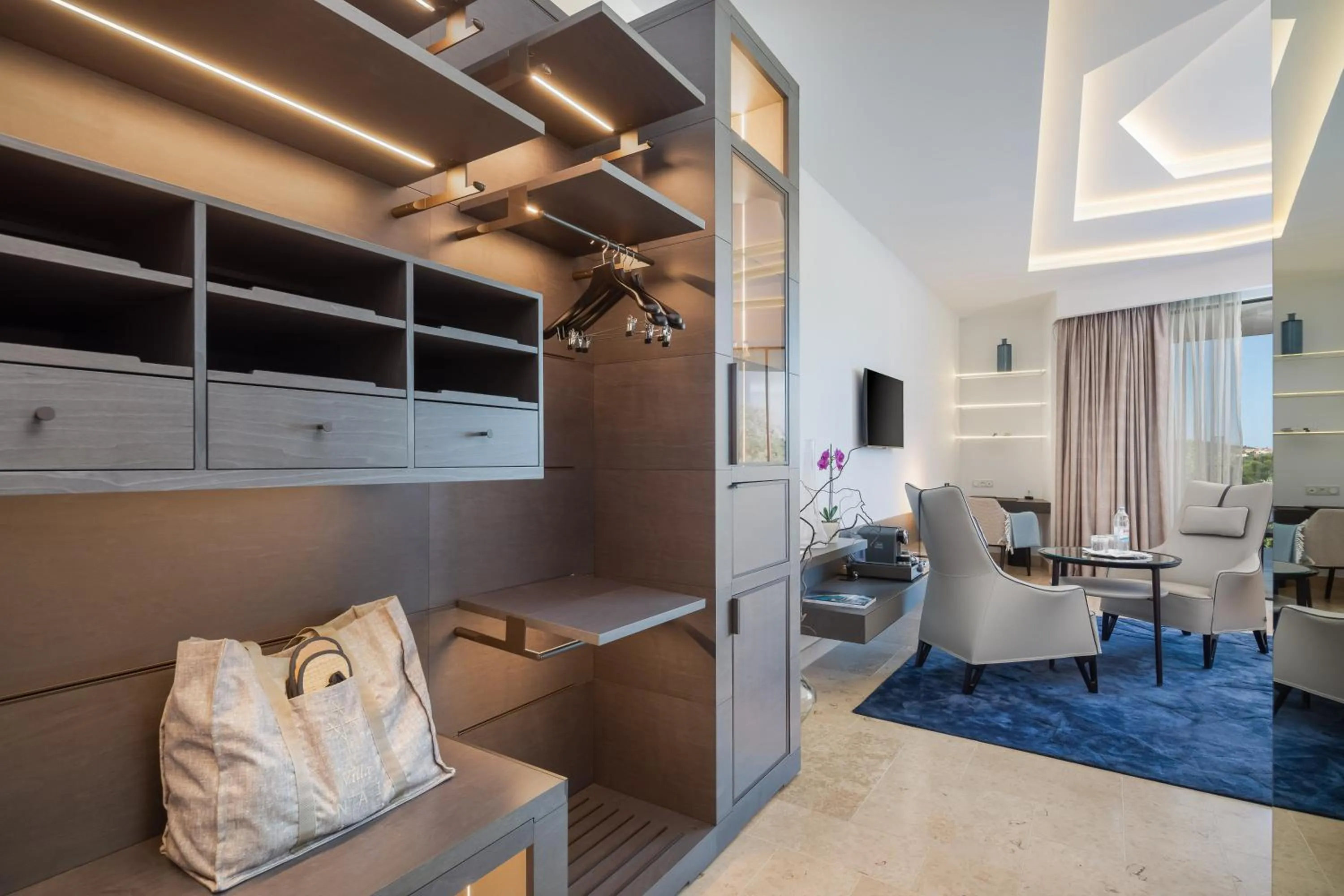 wardrobe in Villa Nai 3.3