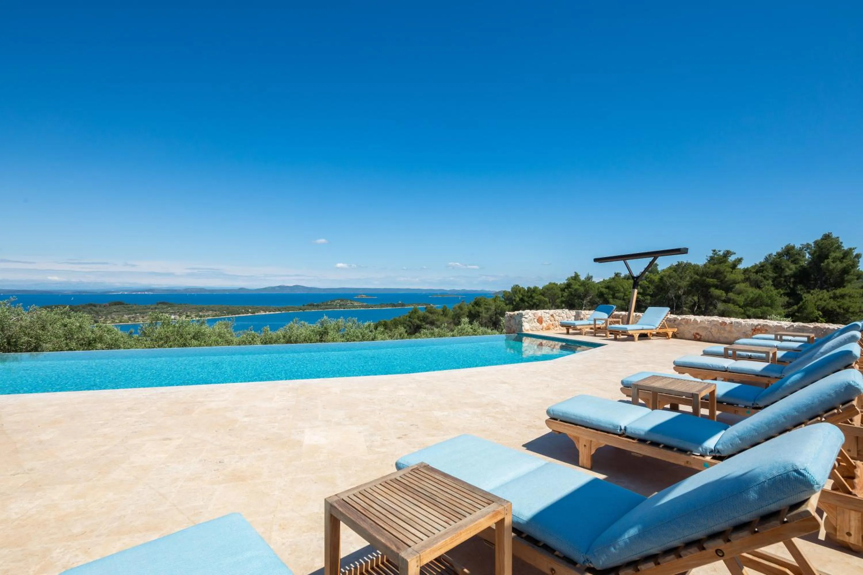 Swimming pool in Villa Nai 3.3