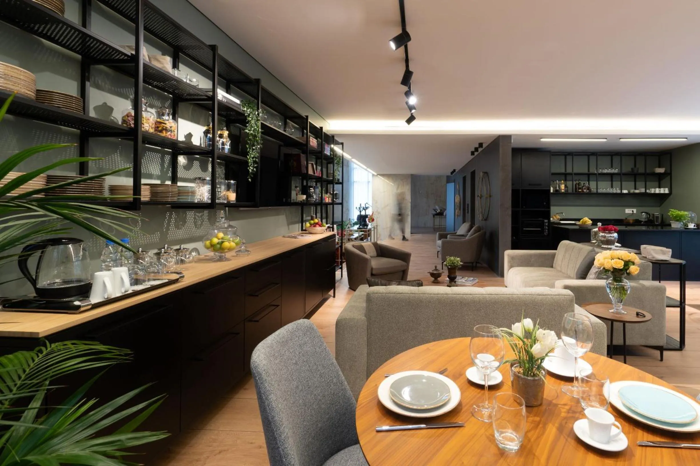 Restaurant/places to eat in VOTRE hotel