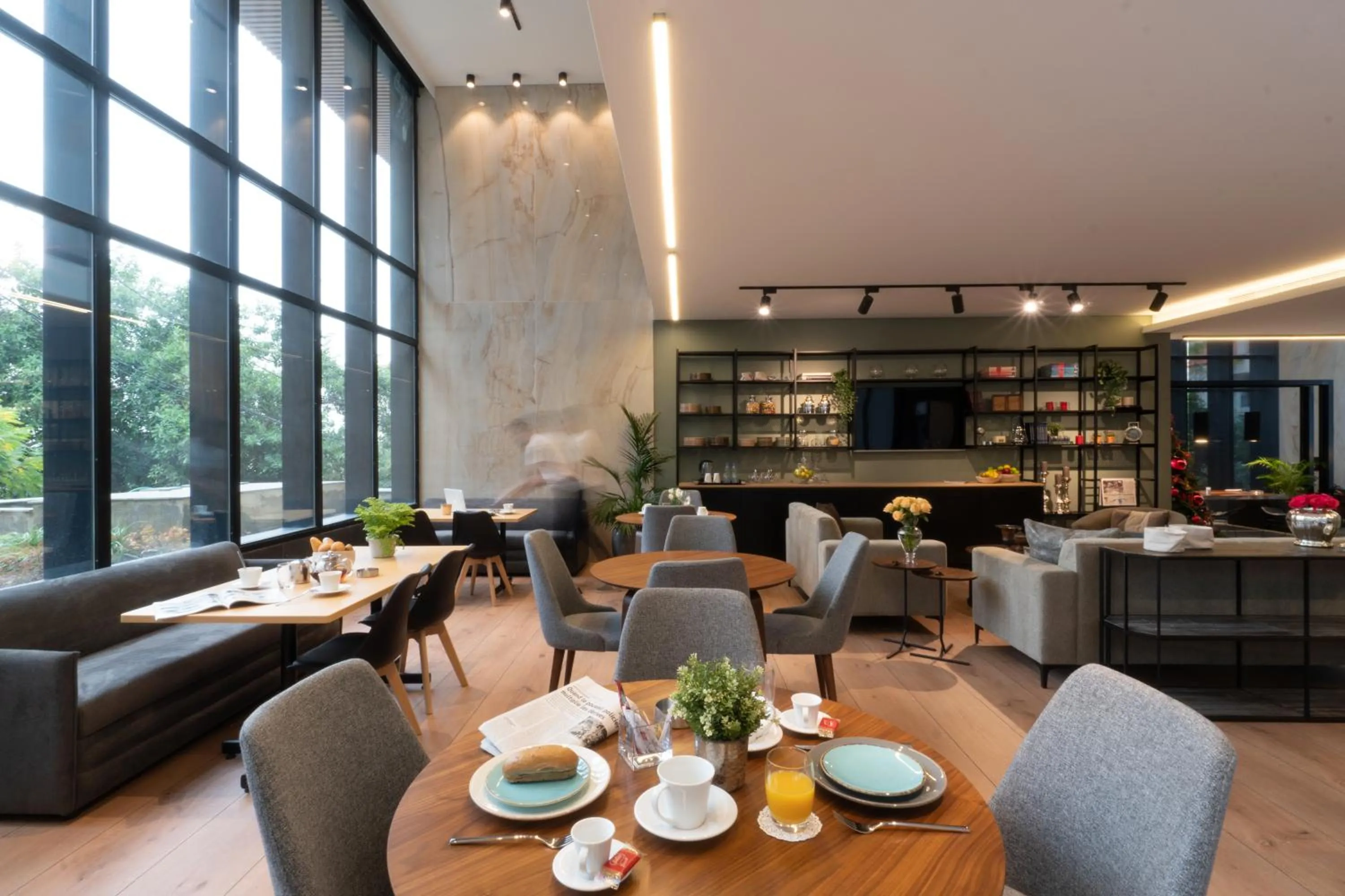 Restaurant/places to eat in VOTRE hotel