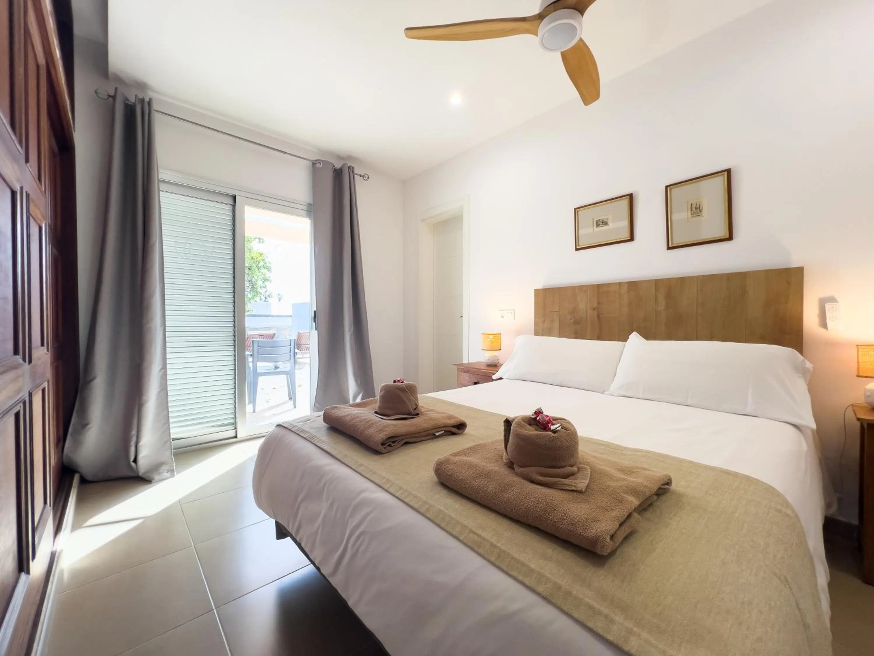 Bed in Hélène Holidays - Hotel Boutique