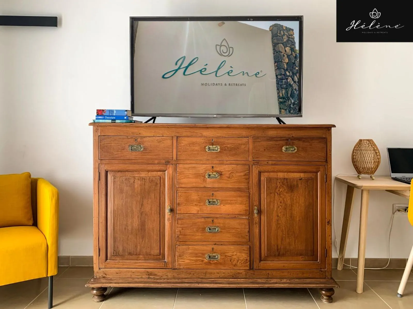 TV and multimedia in Hélène Holidays - Hotel Boutique