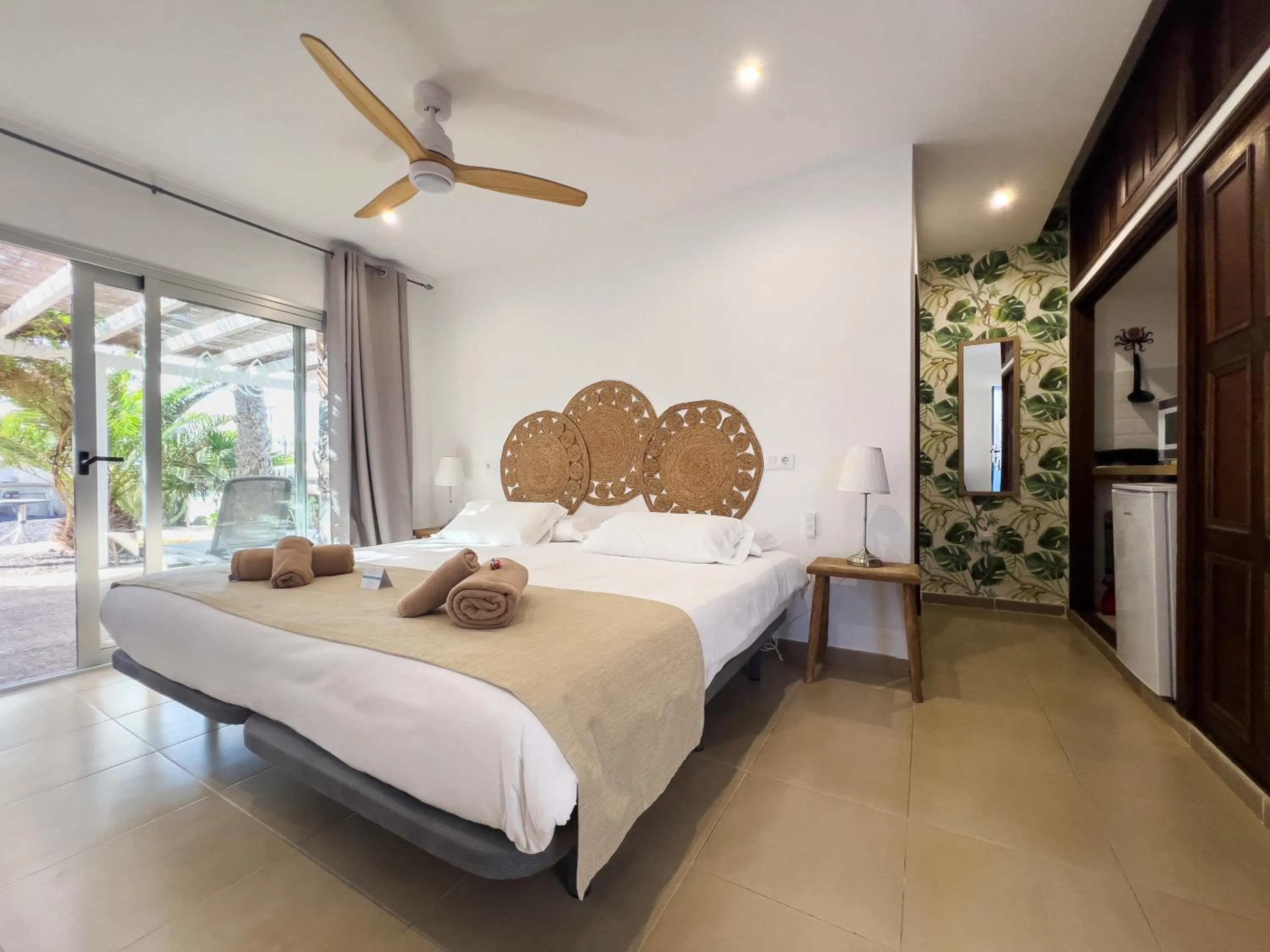 Photo of the whole room, Bed in Hélène Holidays - Hotel Boutique