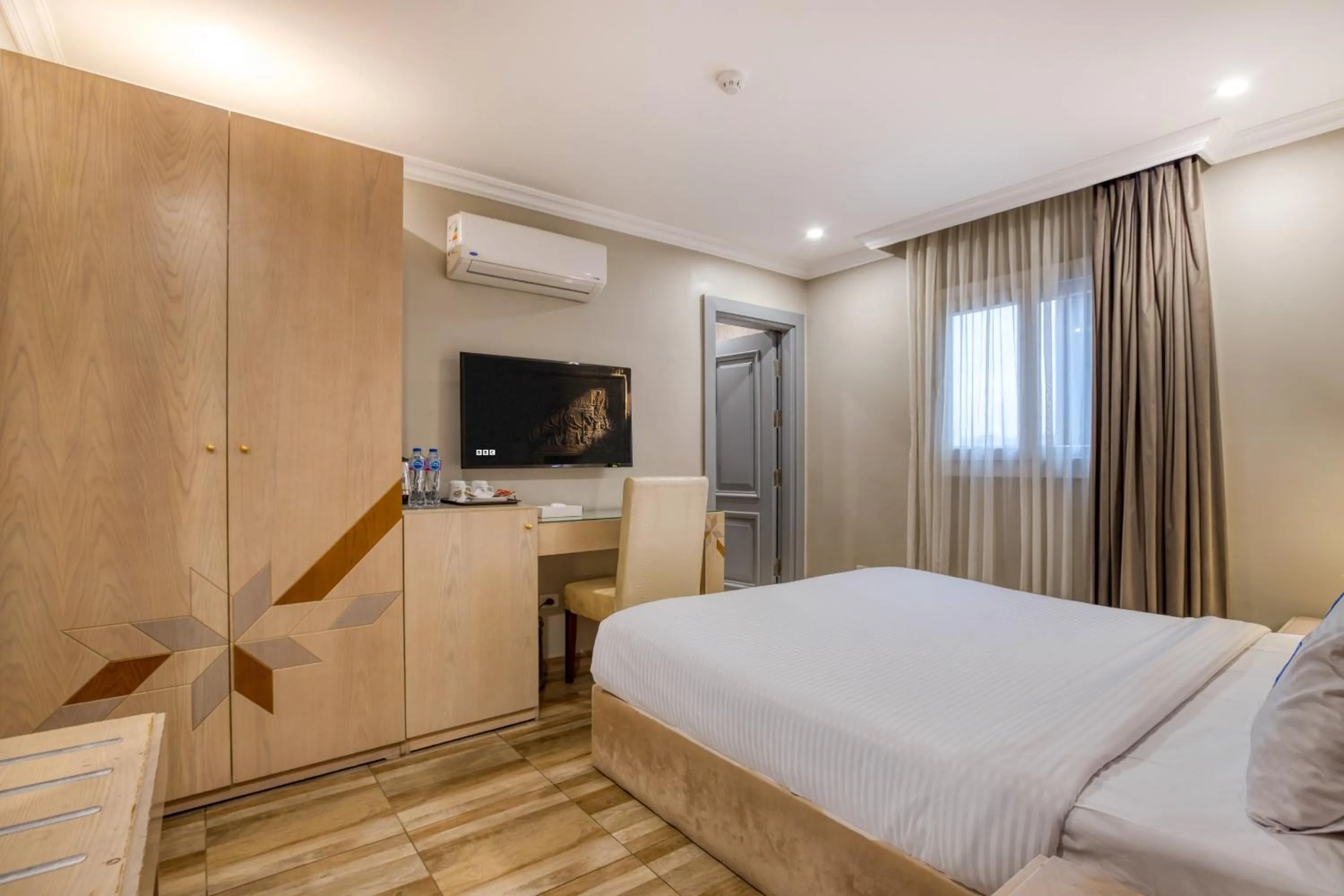 wardrobe, Bed in Mamlouk Pyramids Hotel