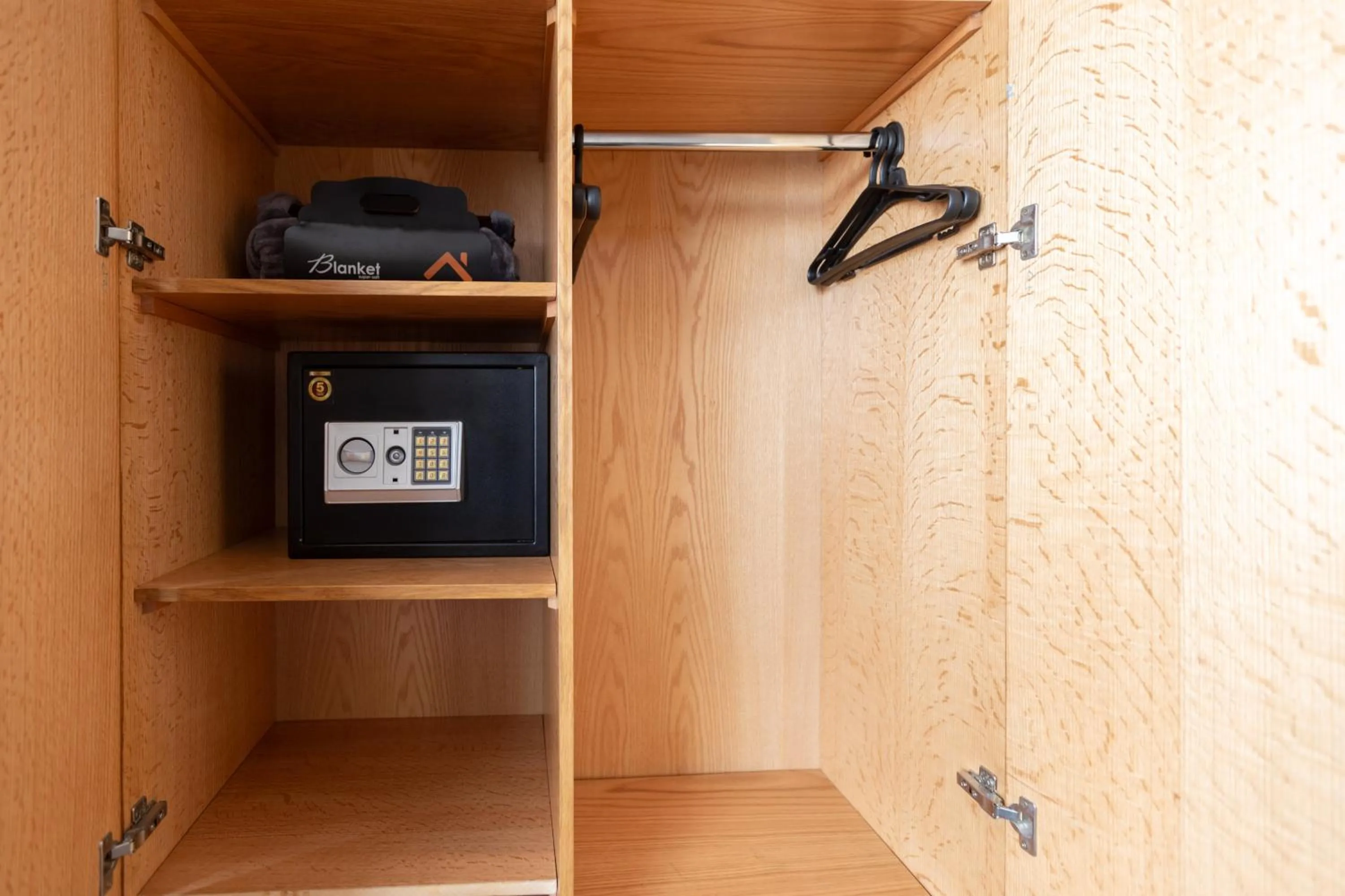 wardrobe in Mamlouk Pyramids Hotel