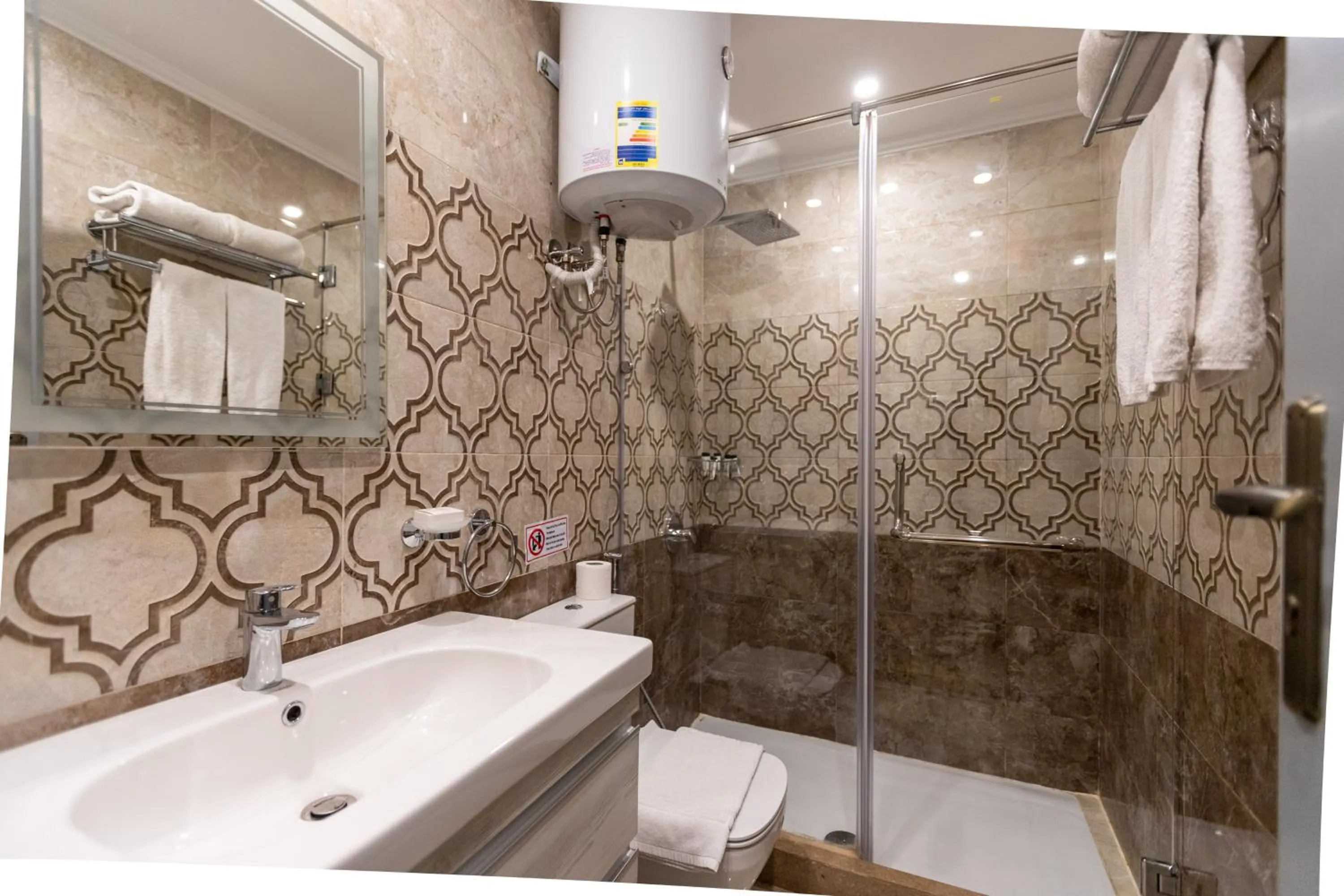 Shower in Mamlouk Pyramids Hotel