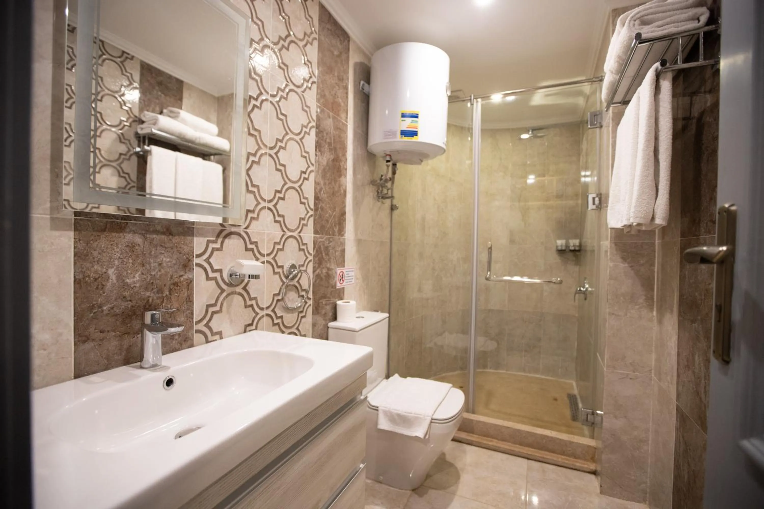 Shower in Mamlouk Pyramids Hotel