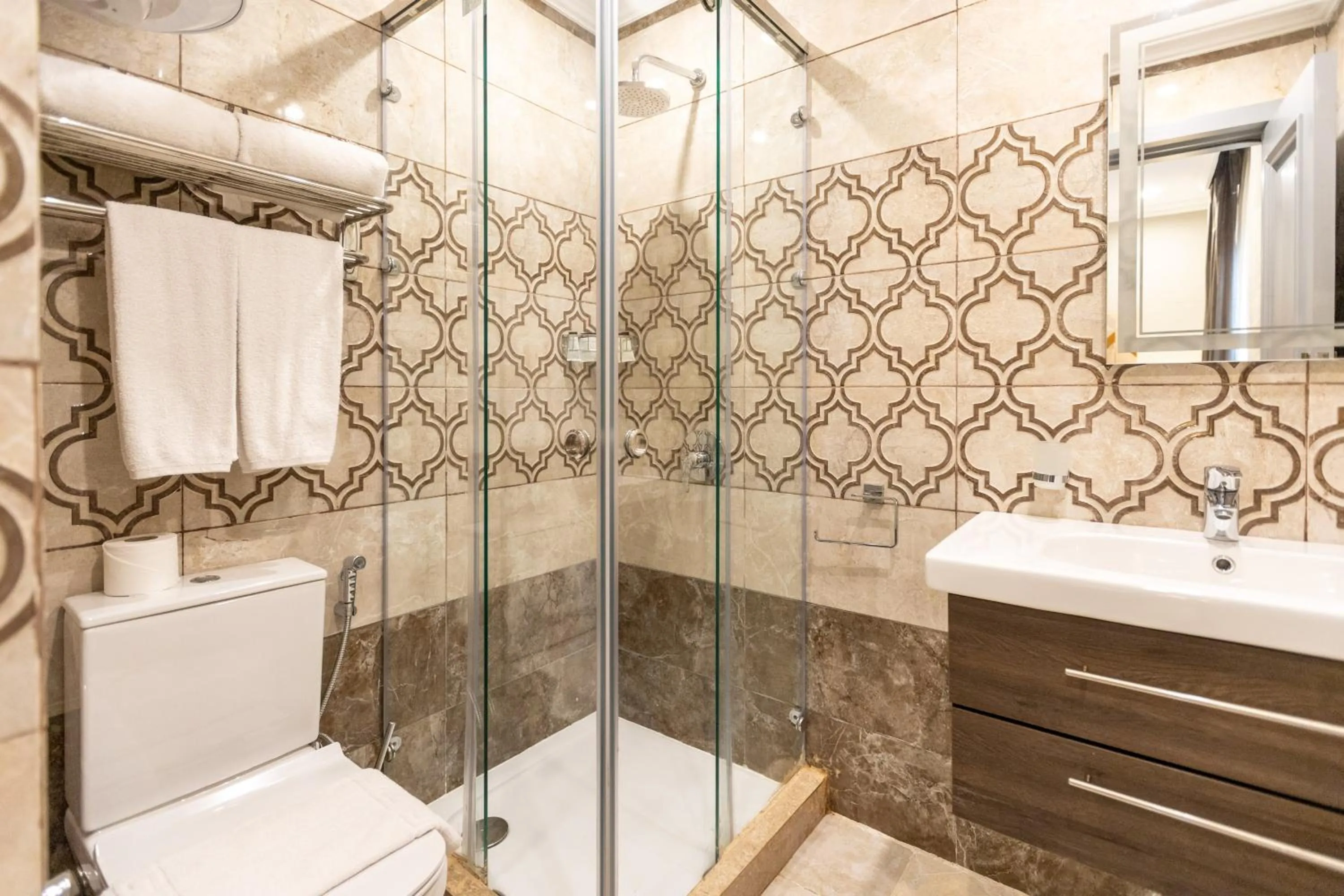 Bathroom in Mamlouk Pyramids Hotel