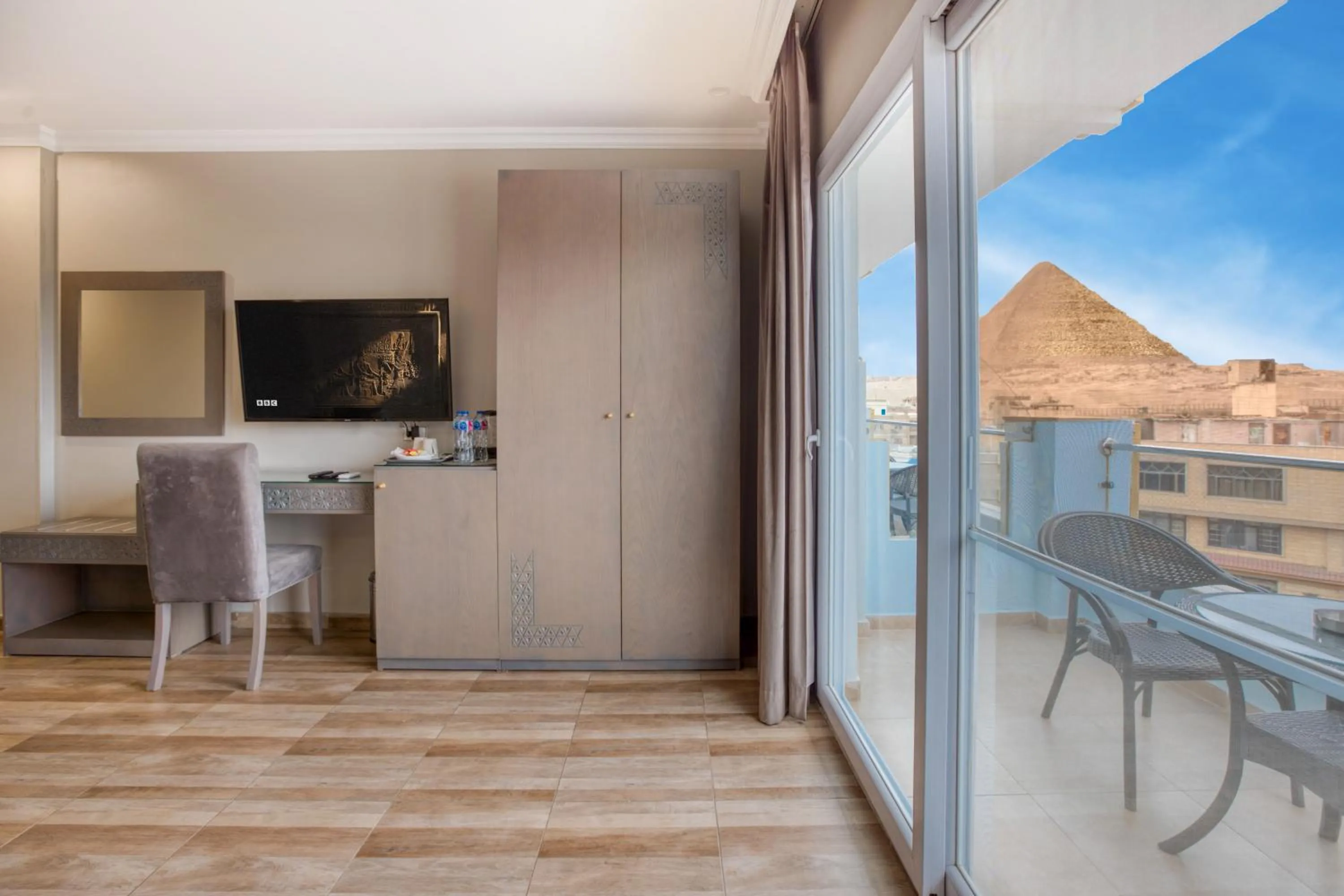 Patio in Mamlouk Pyramids Hotel