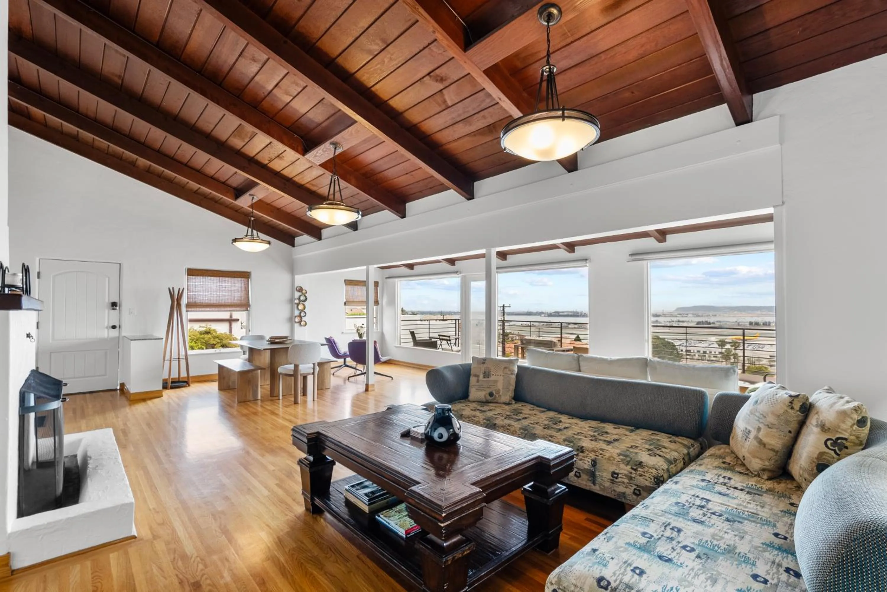 26' SUNDECK OCEAN Panoramic VIEWS with AC Fast WiFi -902Mbps