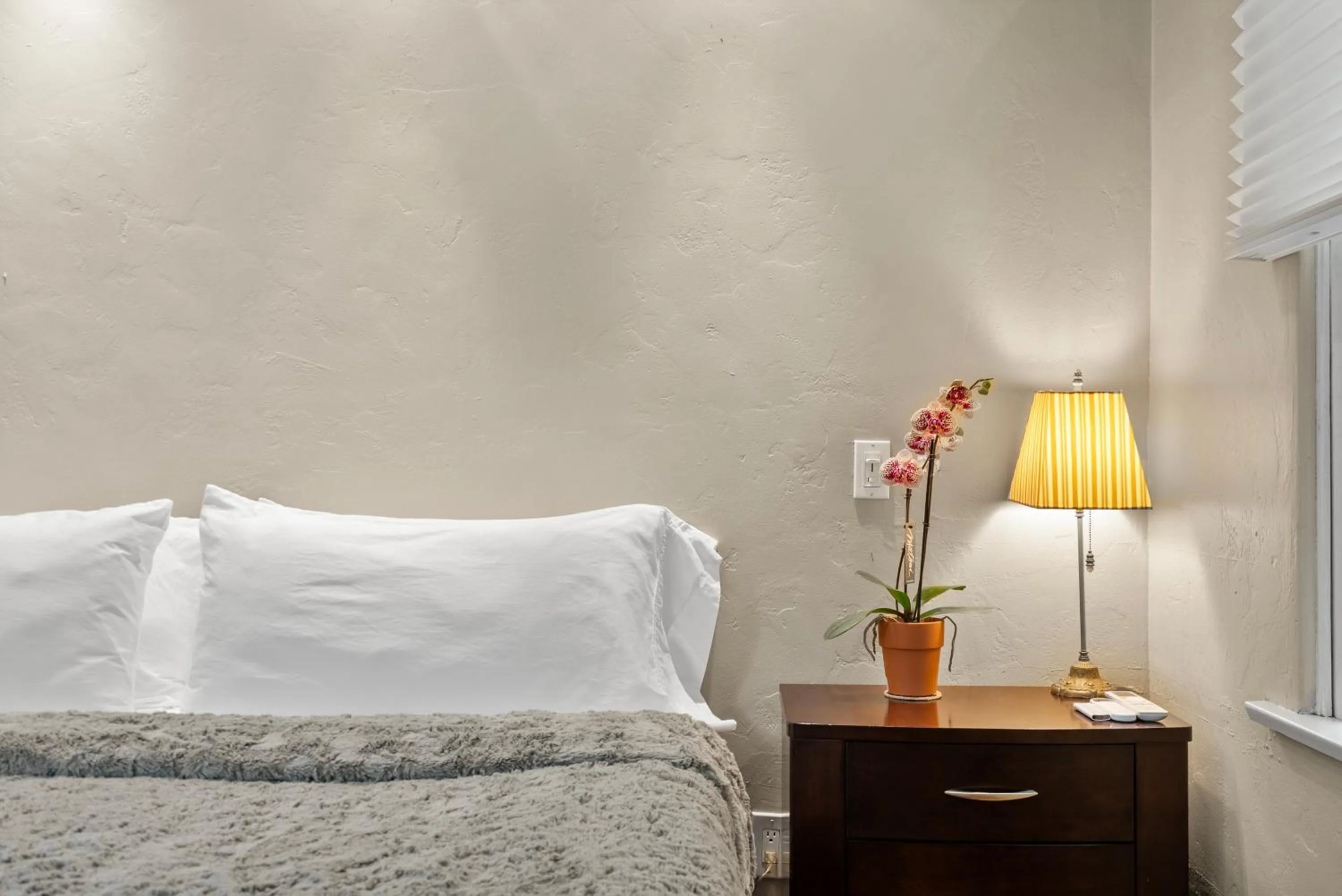 Bed in 26' SUNDECK OCEAN Panoramic VIEWS with AC Fast WiFi -902Mbps