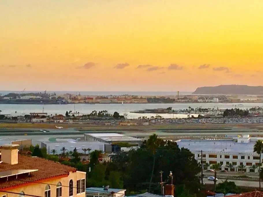 26' SUNDECK OCEAN Panoramic VIEWS with AC Fast WiFi -902Mbps 26' SUNDECK OCEAN Panoramic VIEWS with AC Fast WiFi -902Mbps