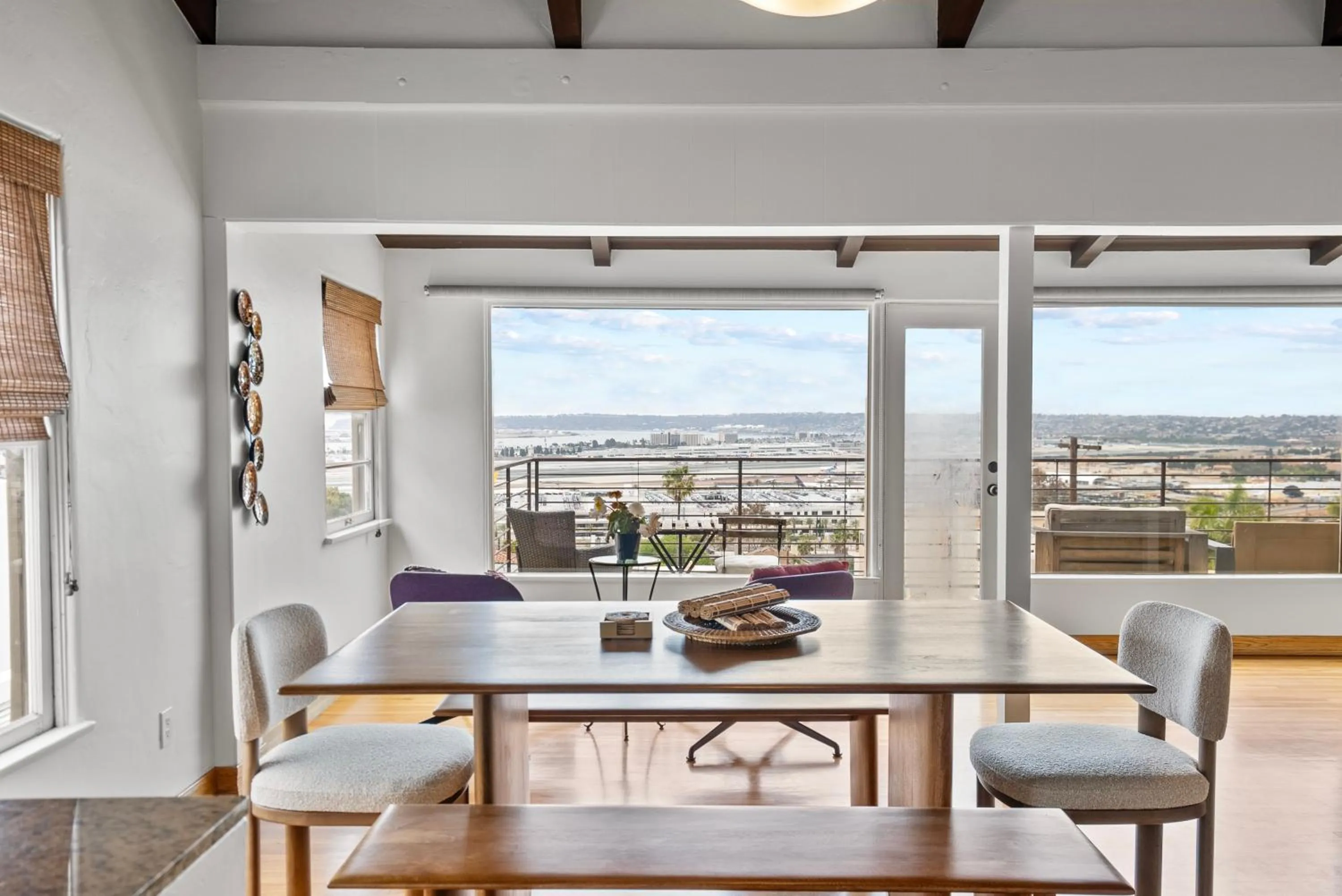 26' SUNDECK OCEAN Panoramic VIEWS with AC Fast WiFi -902Mbps