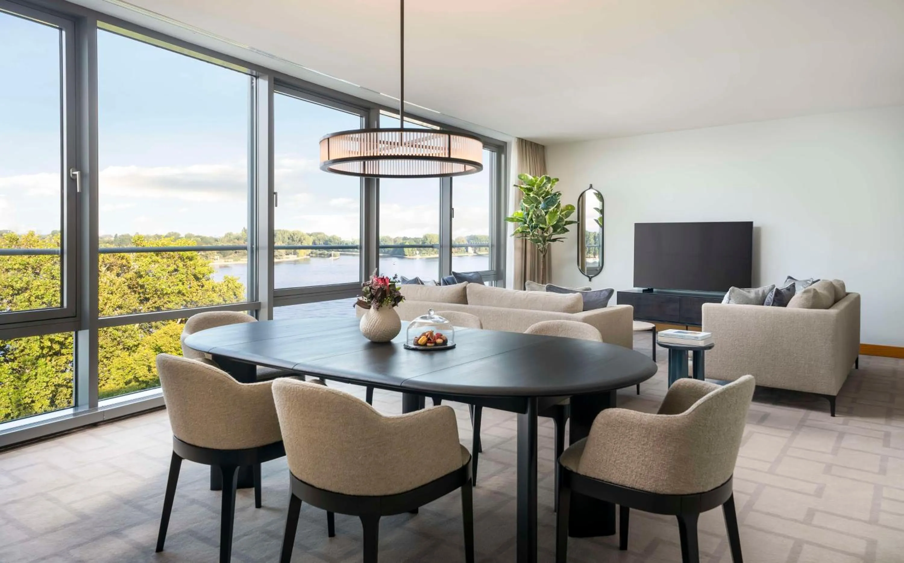 Photo of the whole room in Hyatt Regency Mainz