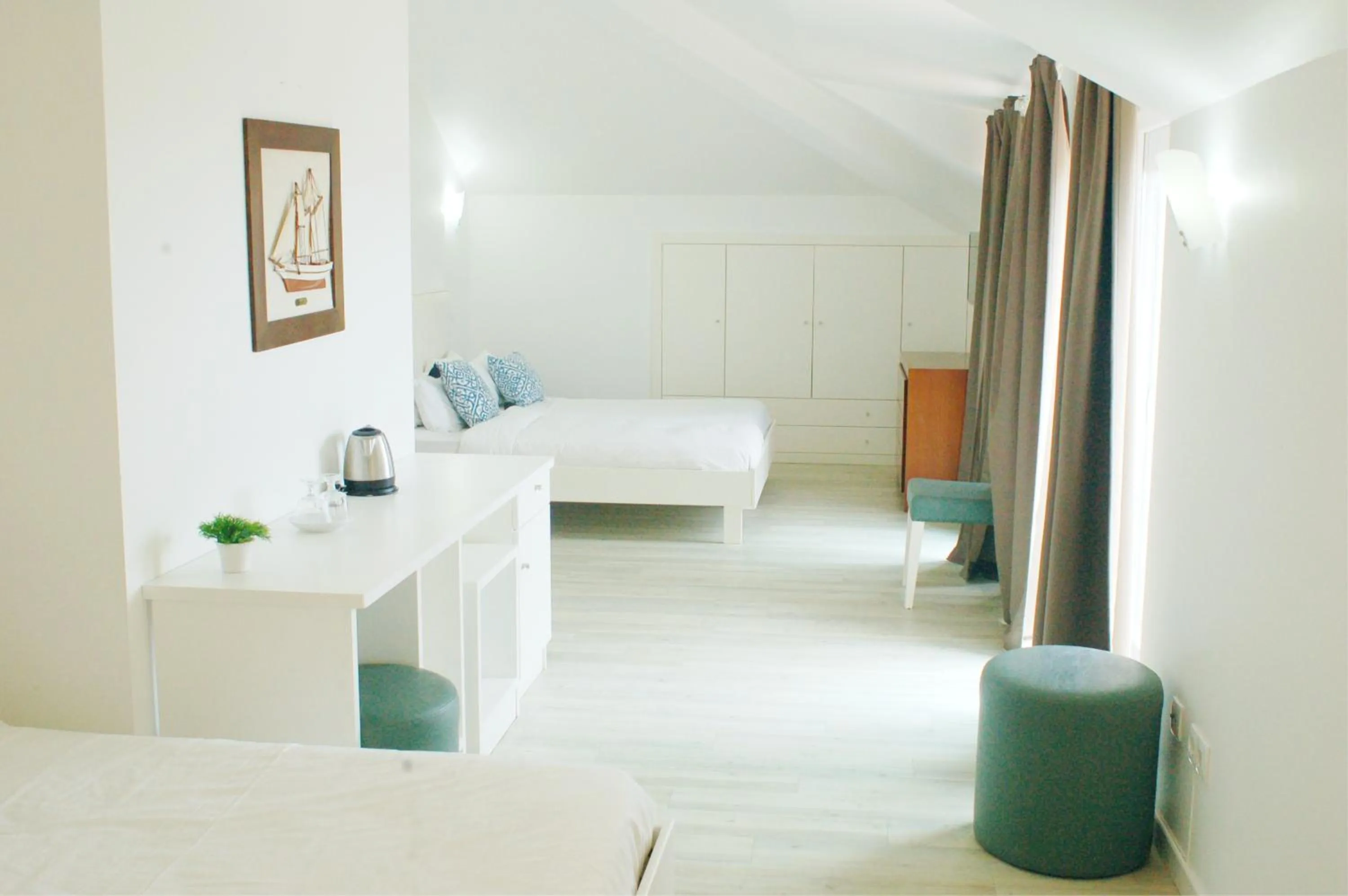 Photo of the whole room, Bed in Hotel Baleal Spot