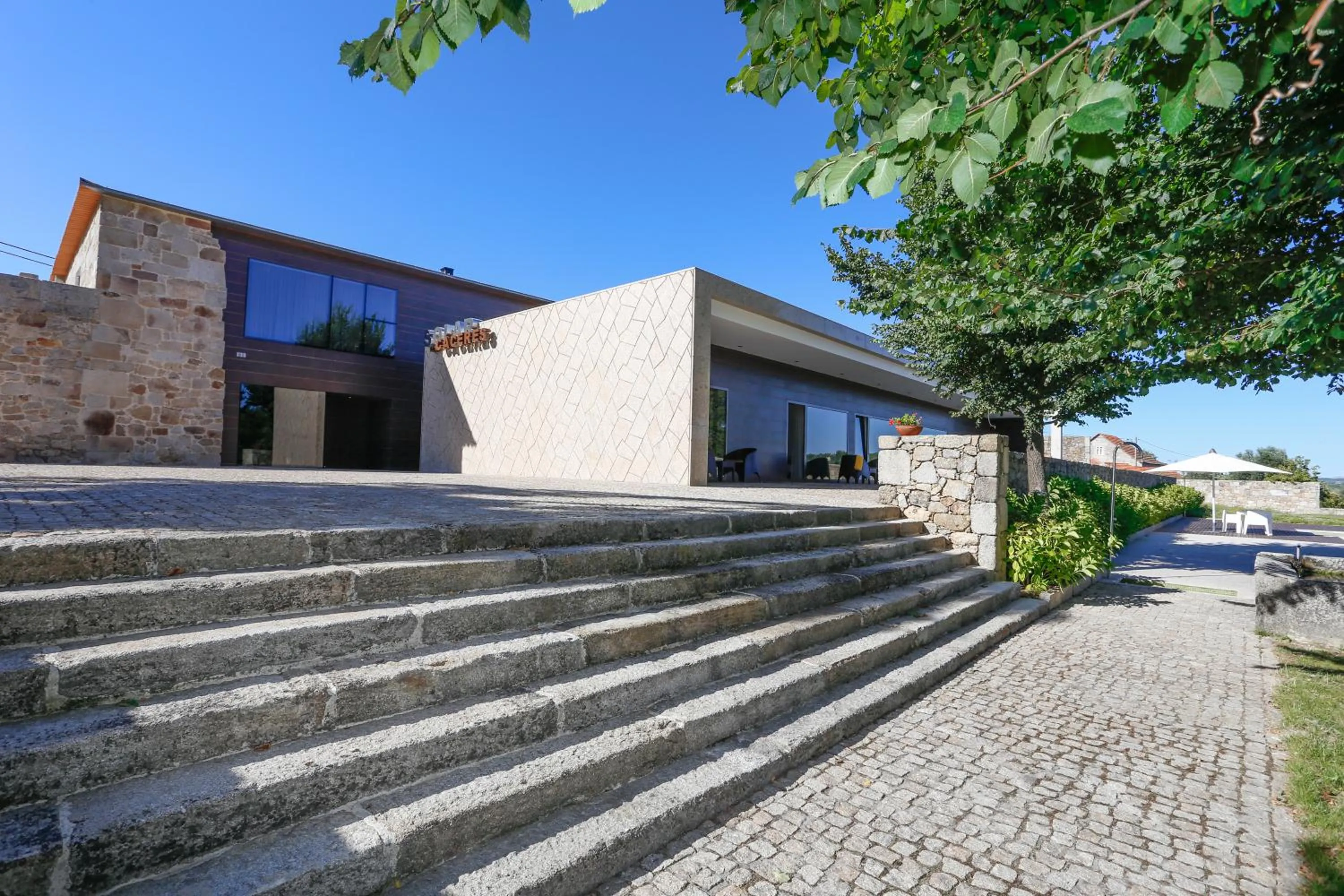 Property building in Solar Dos Cáceres