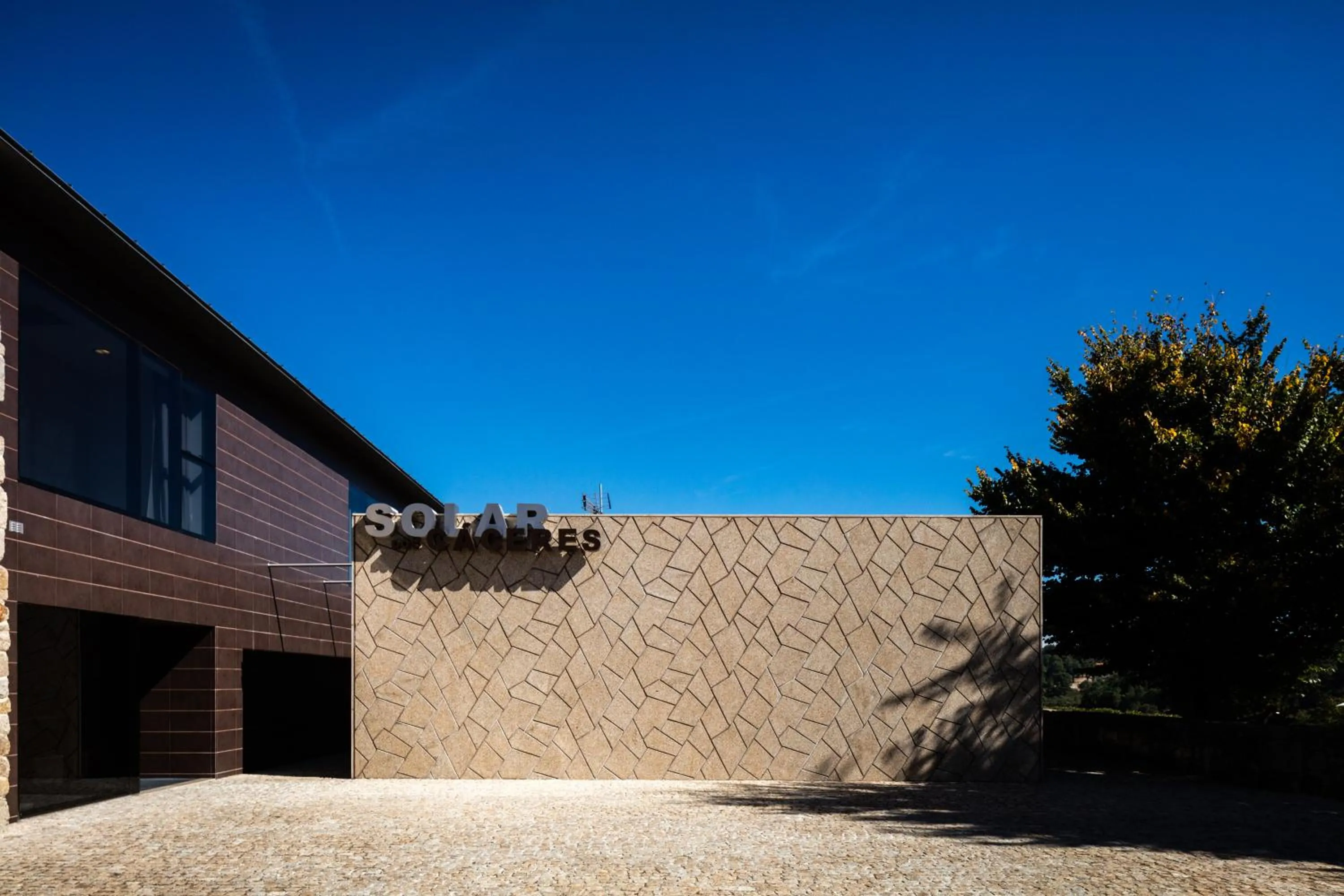 Facade/entrance in Solar Dos Cáceres