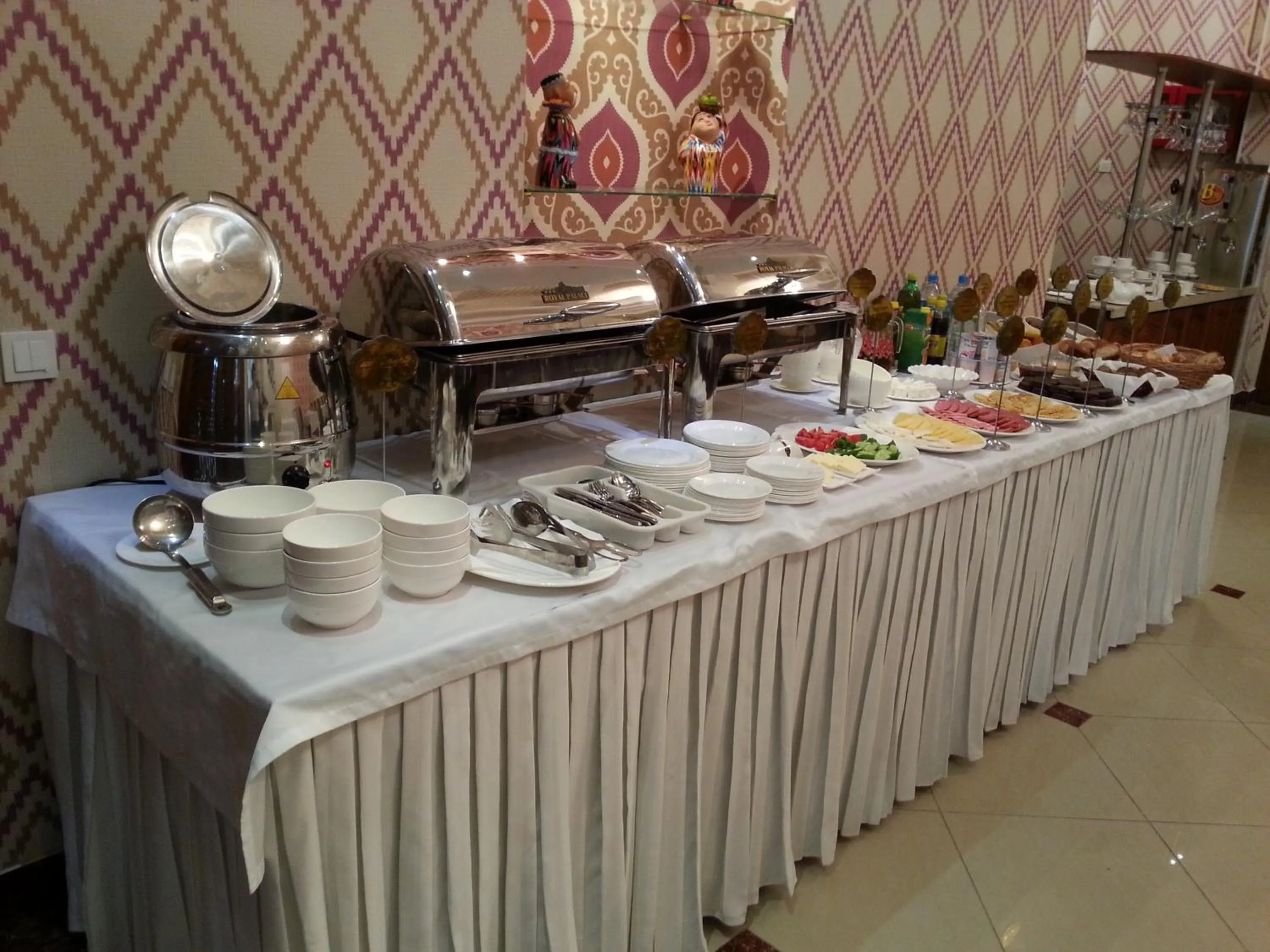 Restaurant/places to eat in Mixt Royal Palace