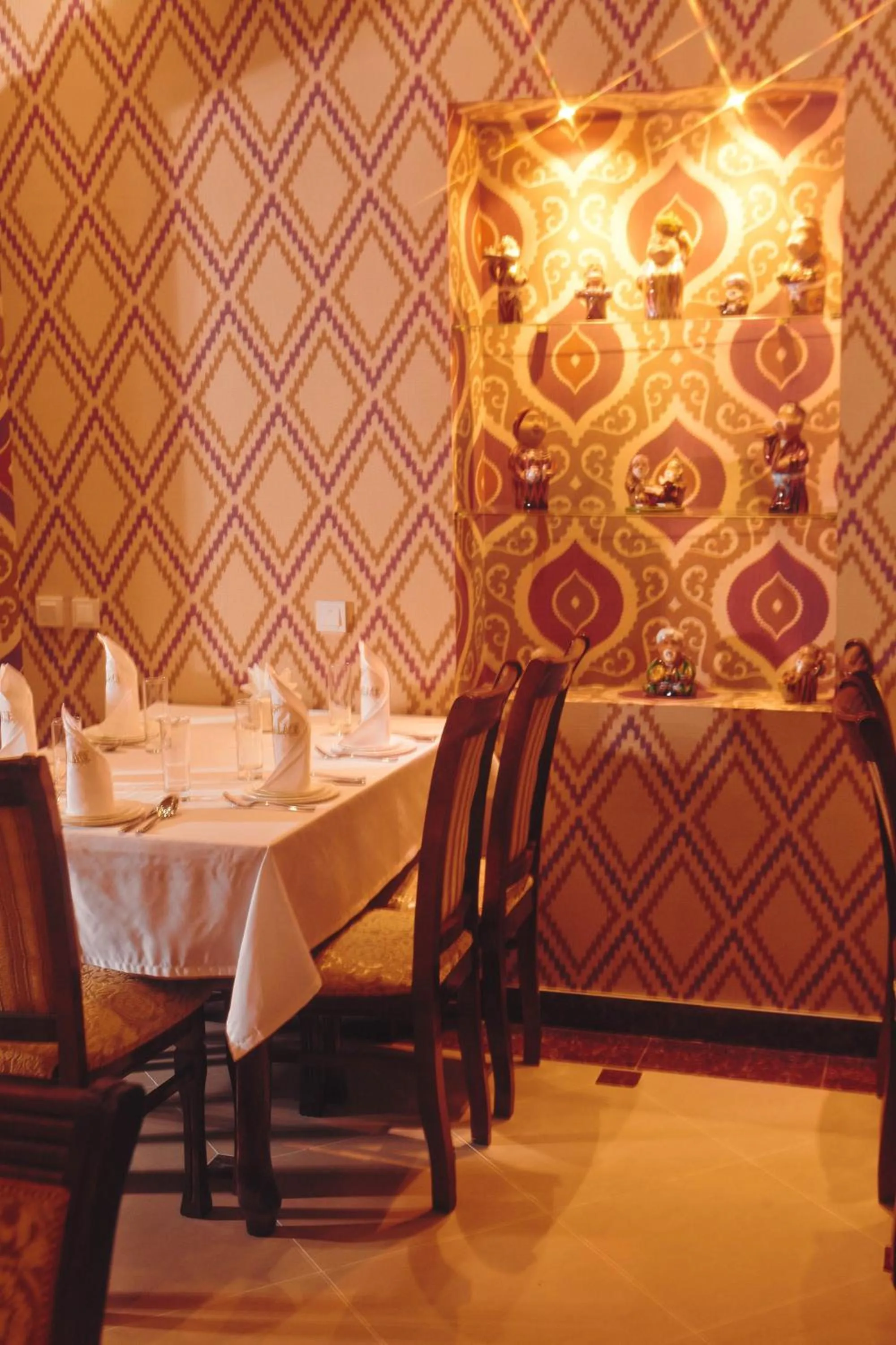 Restaurant/places to eat in Mixt Royal Palace