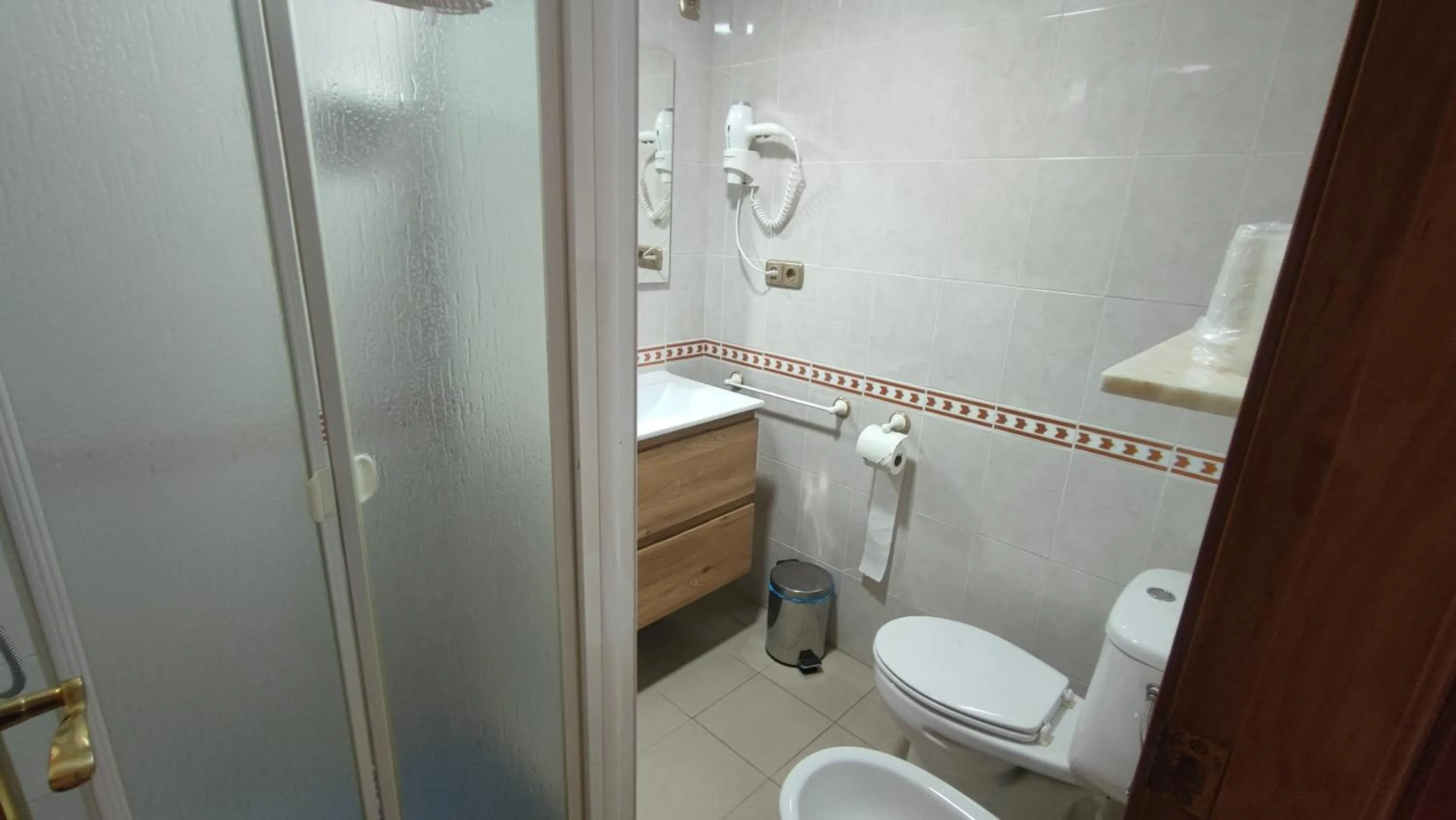 Shower in Hotel Aro'S