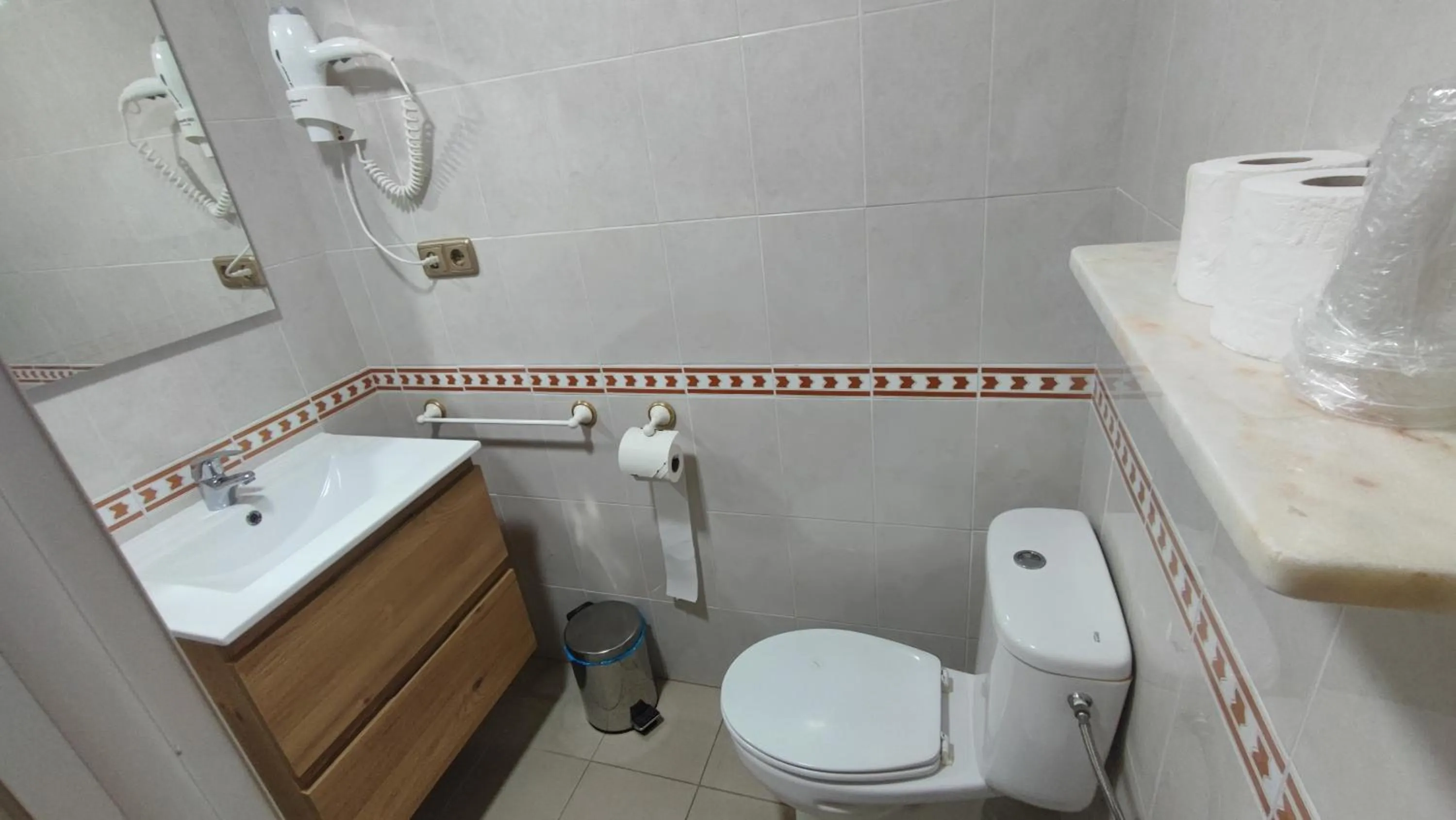 Shower in Hotel Aro'S