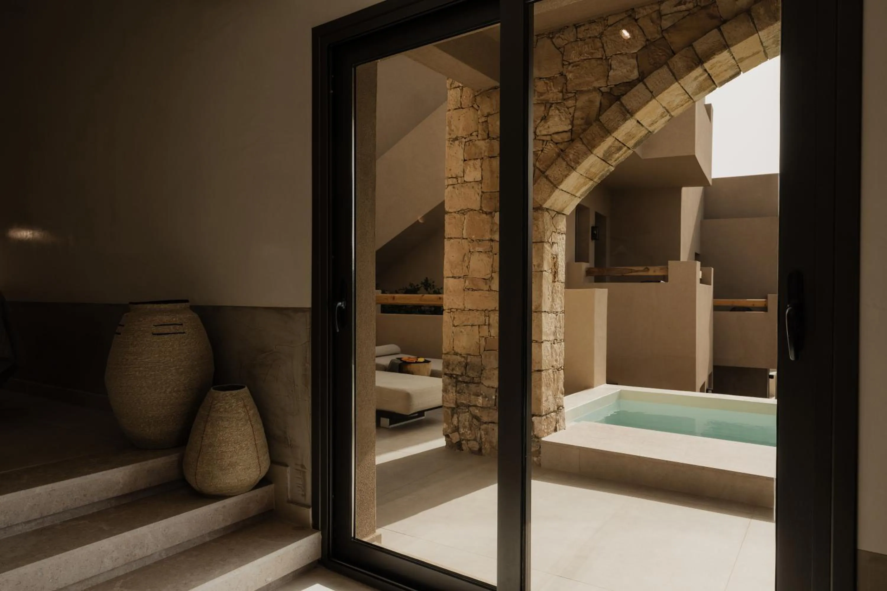 Pool view, Bed in Momi Slow Living Hotel