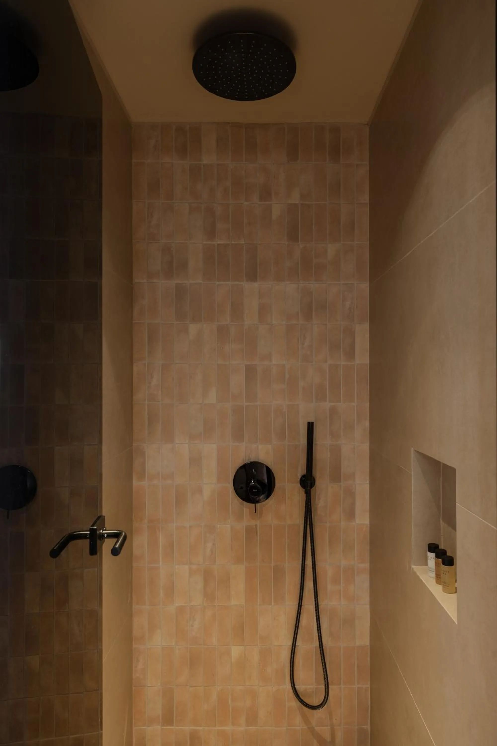 Shower in Momi Slow Living Hotel