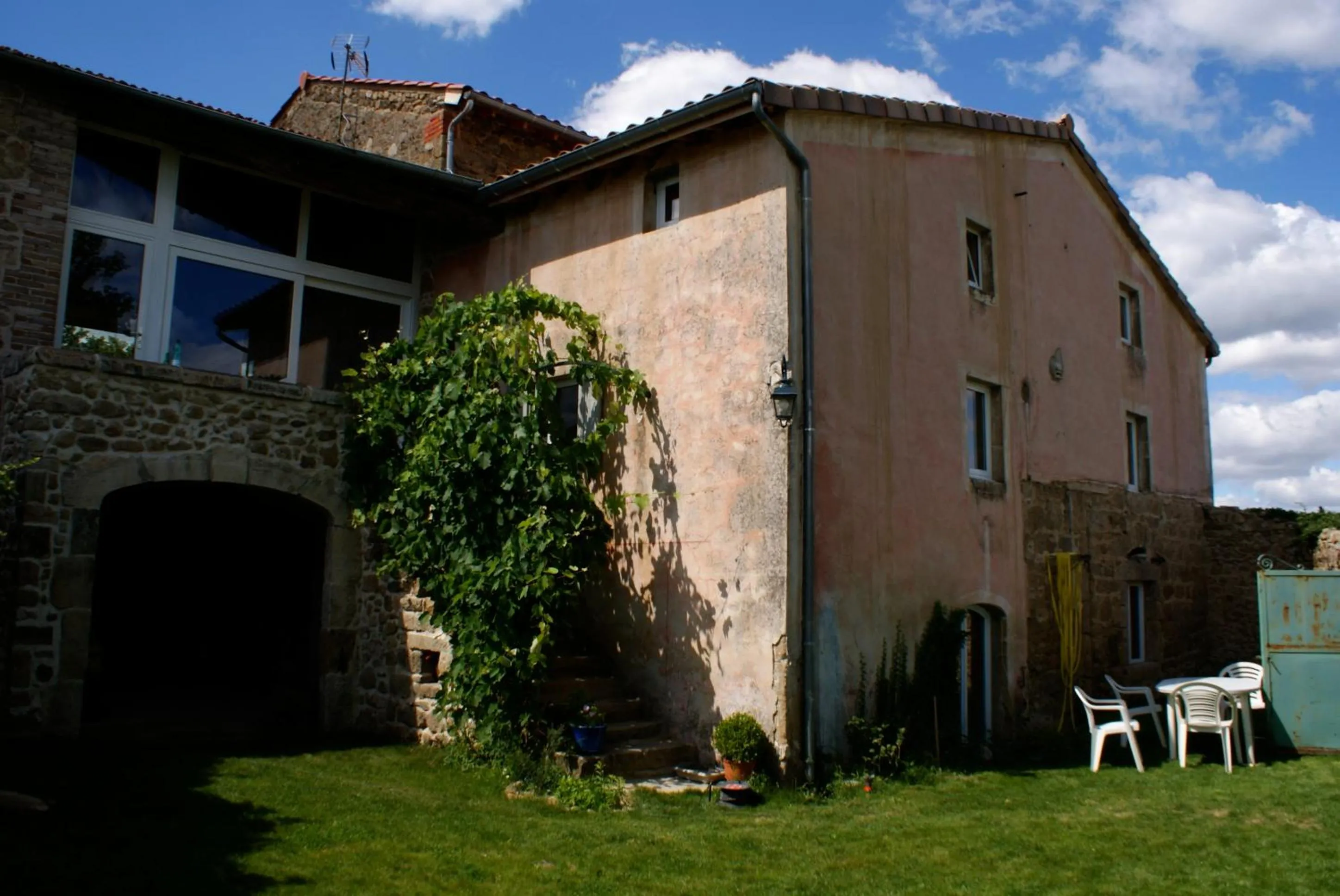 Facade/entrance in Le Grand Noë