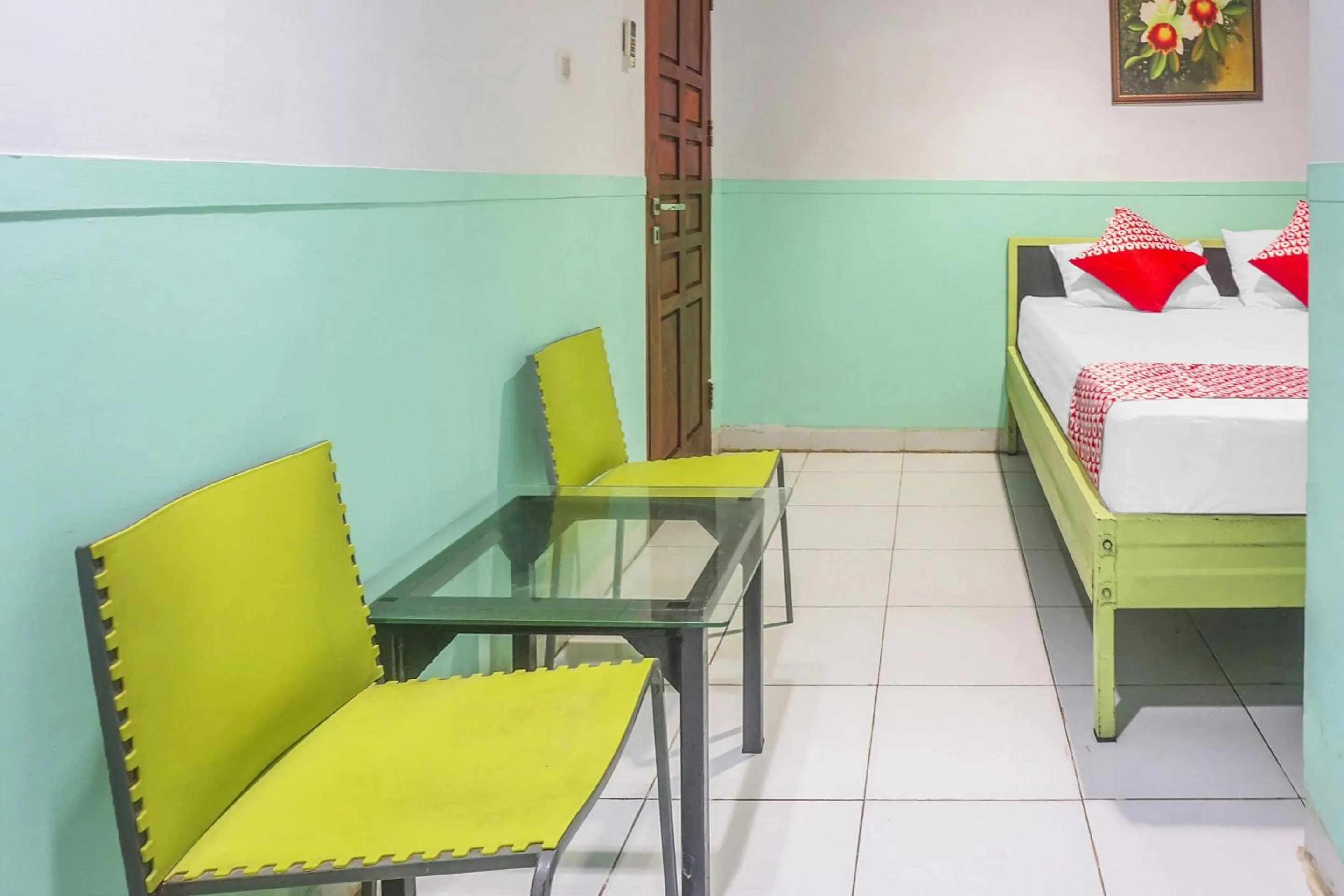 Bedroom in Hotel O Wisma Favorite Makassar Near Benteng Rotterdam