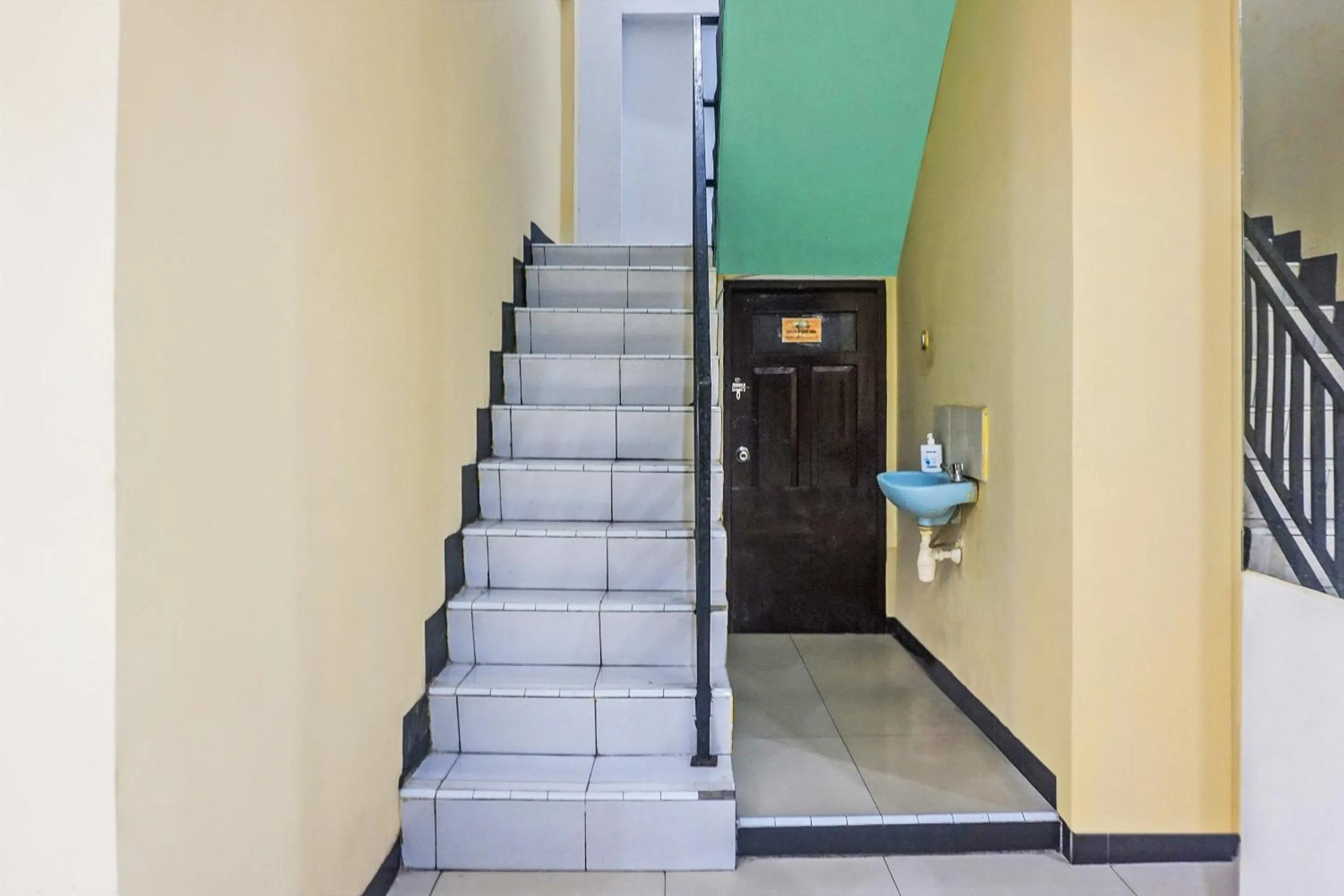 Lobby or reception in Hotel O Wisma Favorite Makassar Near Benteng Rotterdam