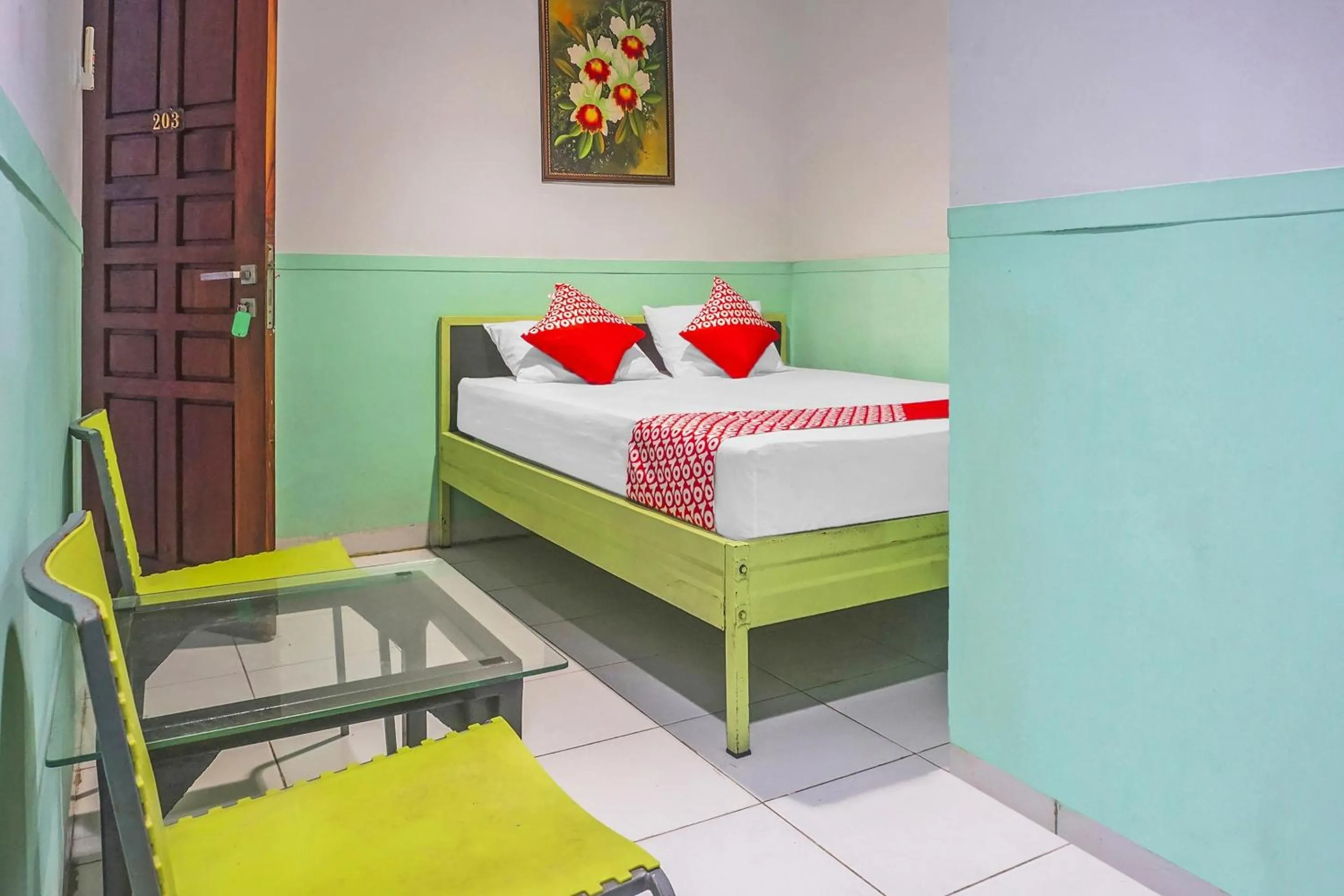 Bedroom in Hotel O Wisma Favorite Makassar Near Benteng Rotterdam