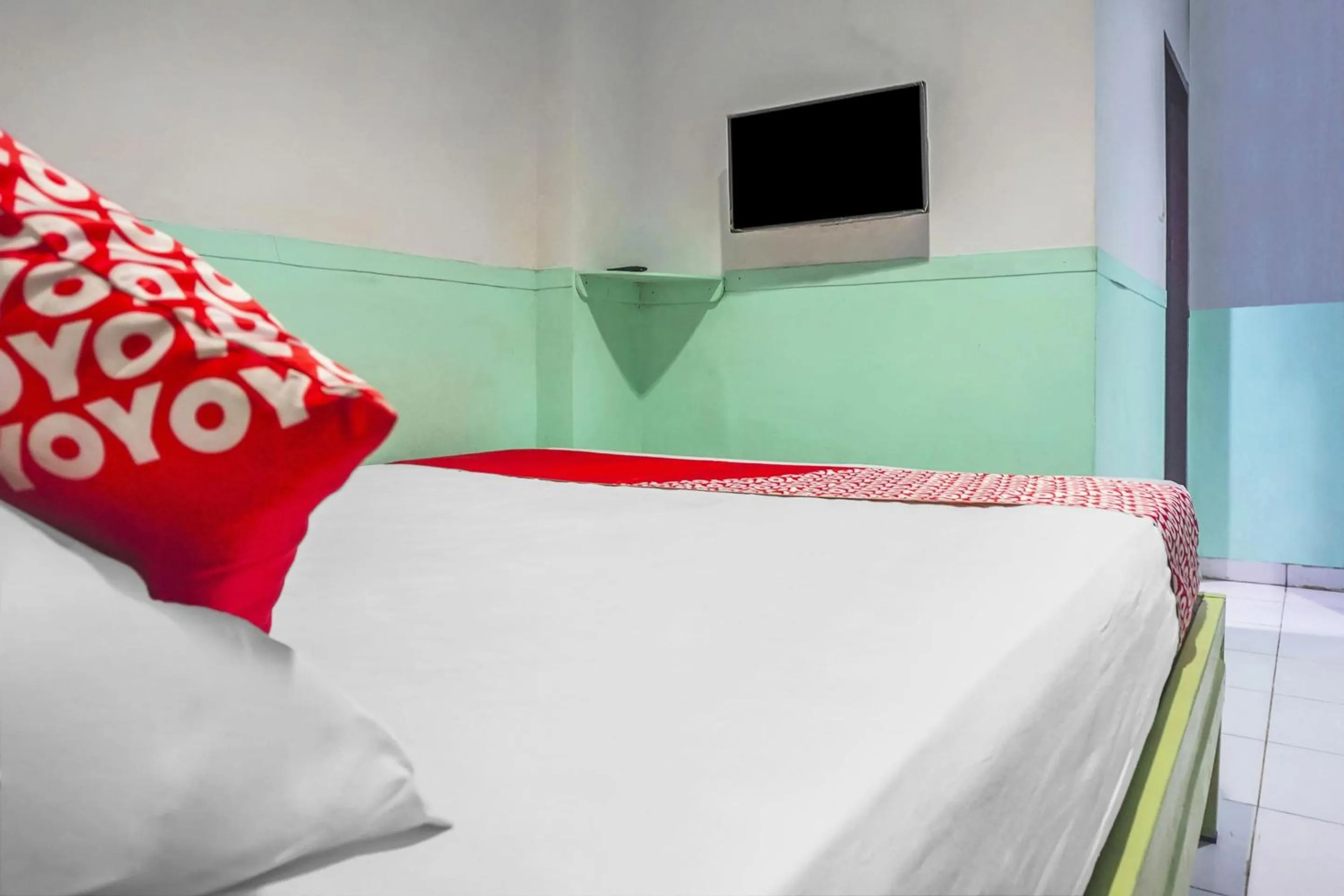 Bedroom in Hotel O Wisma Favorite Makassar Near Benteng Rotterdam