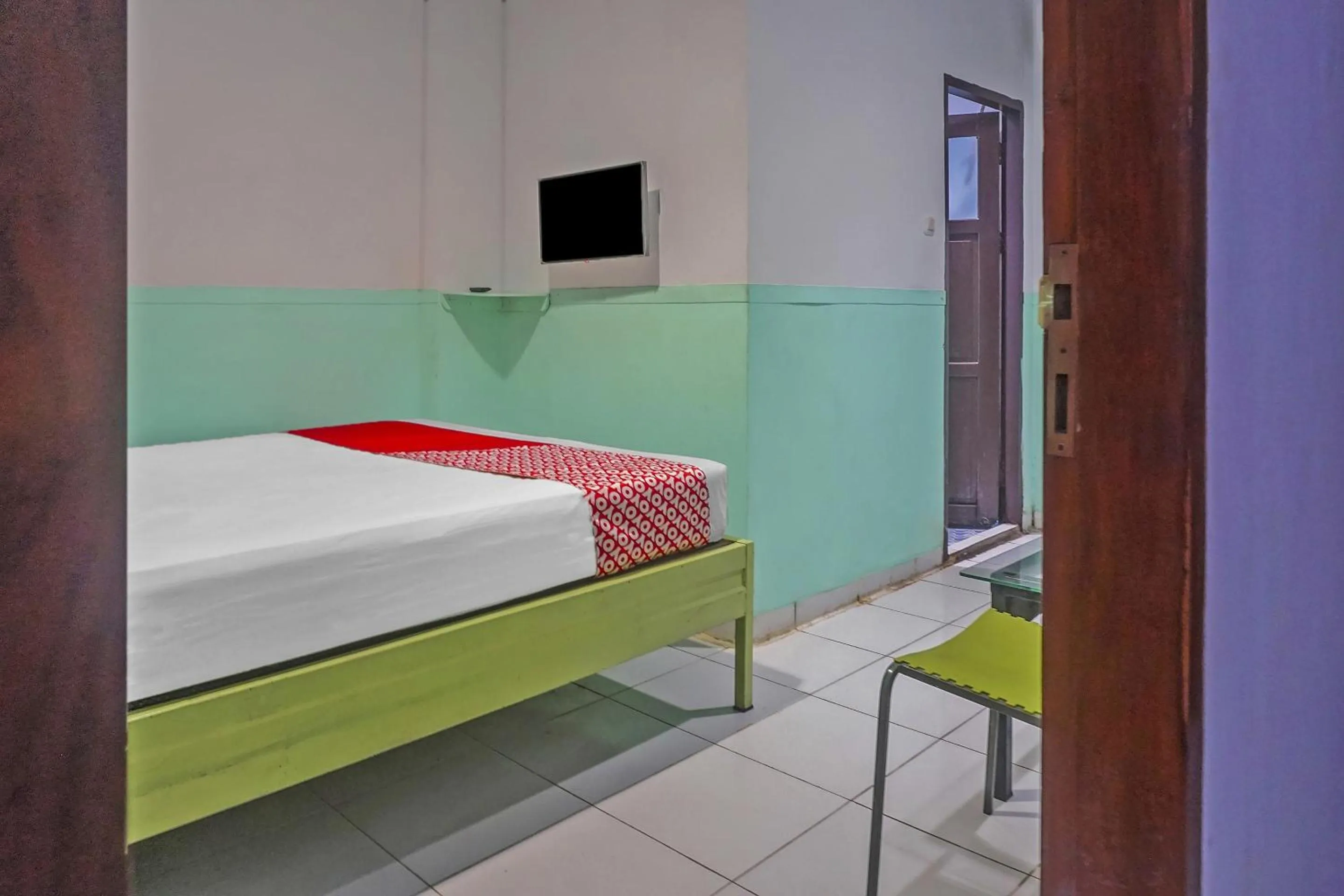 Bedroom in Hotel O Wisma Favorite Makassar Near Benteng Rotterdam