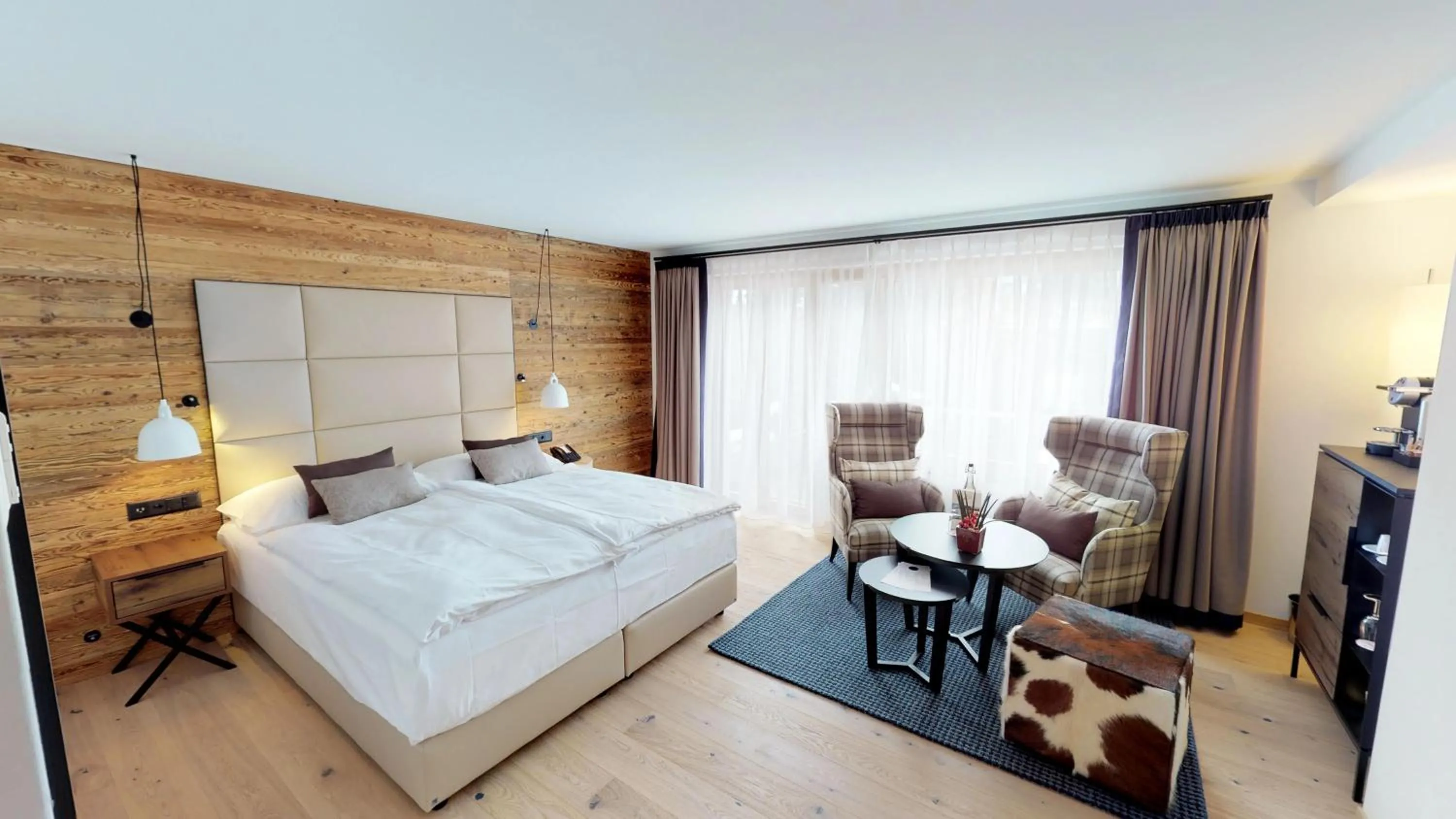 Photo of the whole room, Bed in Walliserhof Grand-Hotel & Spa Relais & Châteaux
