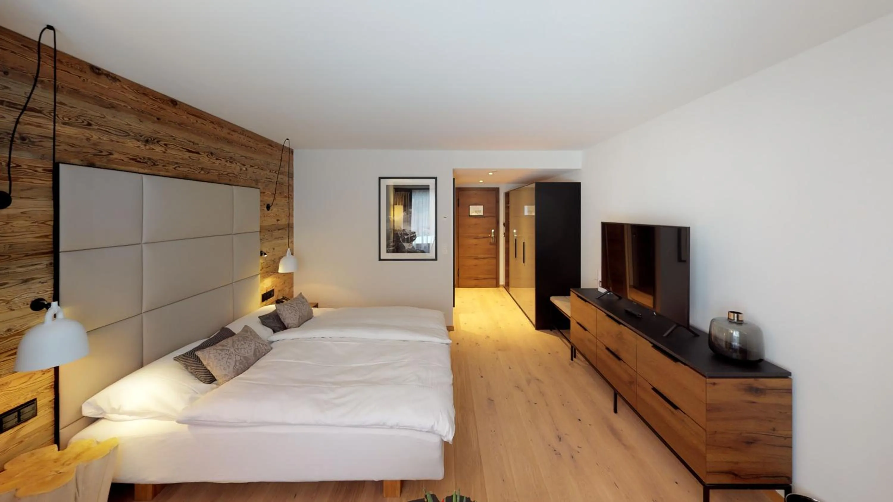 Photo of the whole room, Bed in Walliserhof Grand-Hotel & Spa Relais & Châteaux