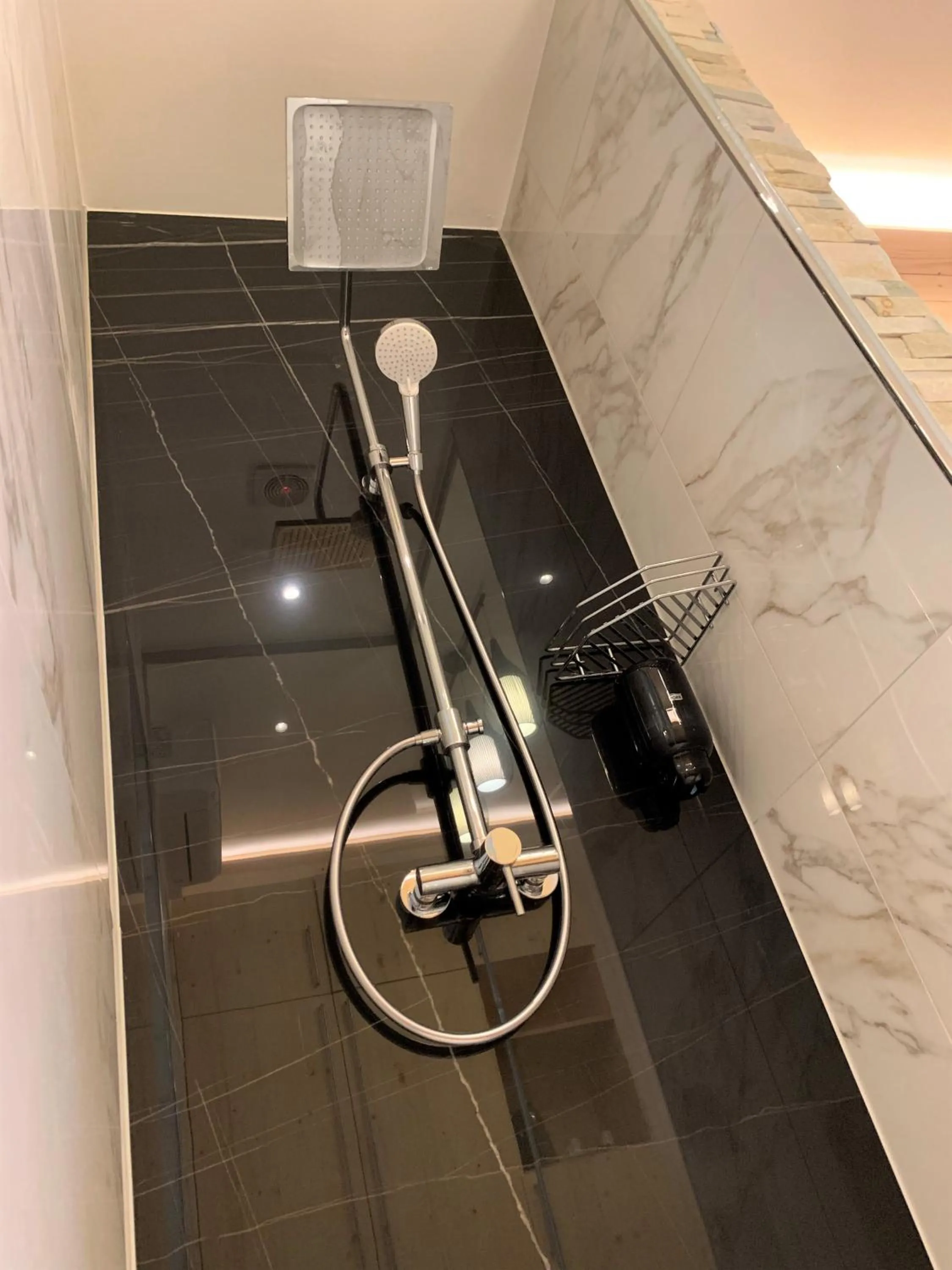 Shower in Hotel San Marco