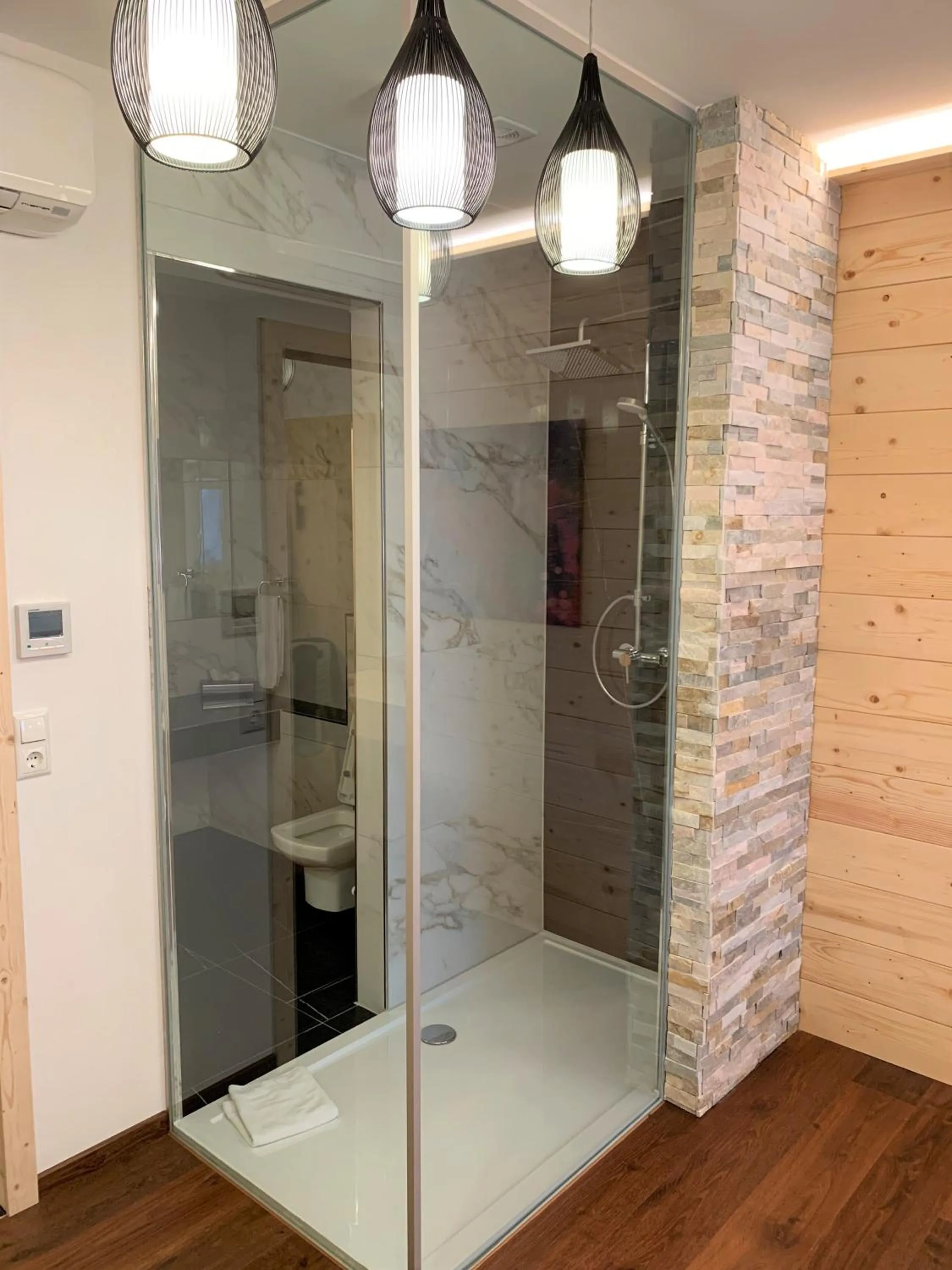 Shower in Hotel San Marco