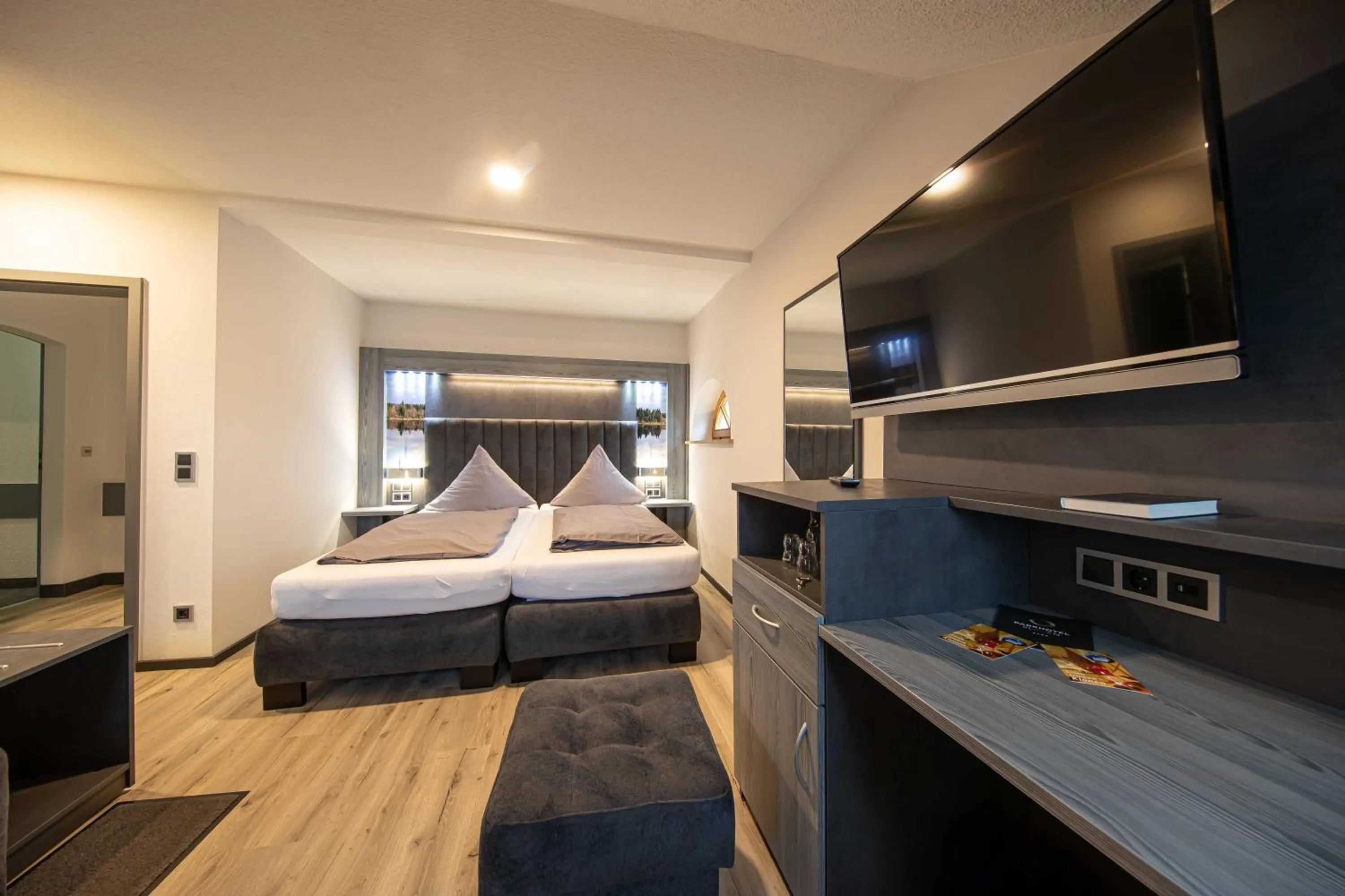 Photo of the whole room, Bed in Parkhotel Plauen