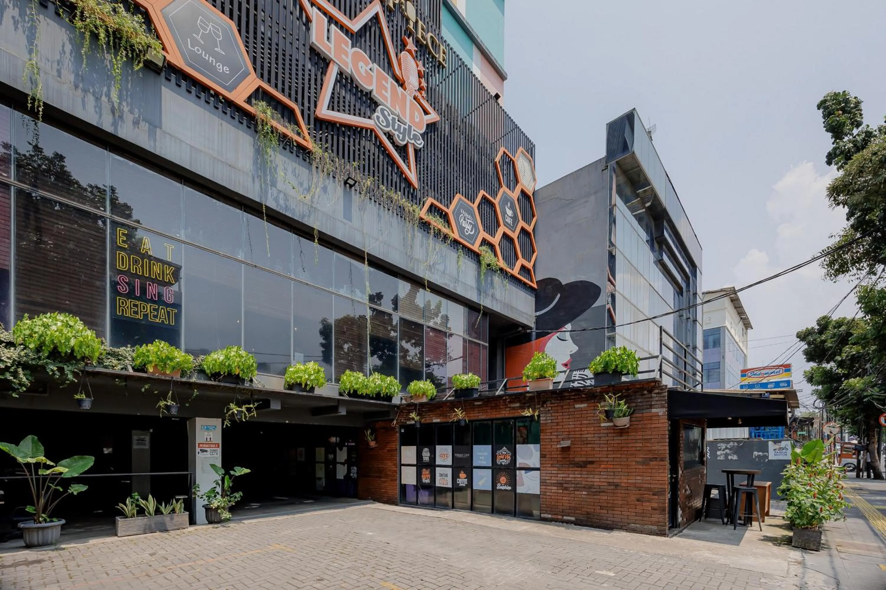 Facade/entrance in Sans Hotel Roxy Jakarta